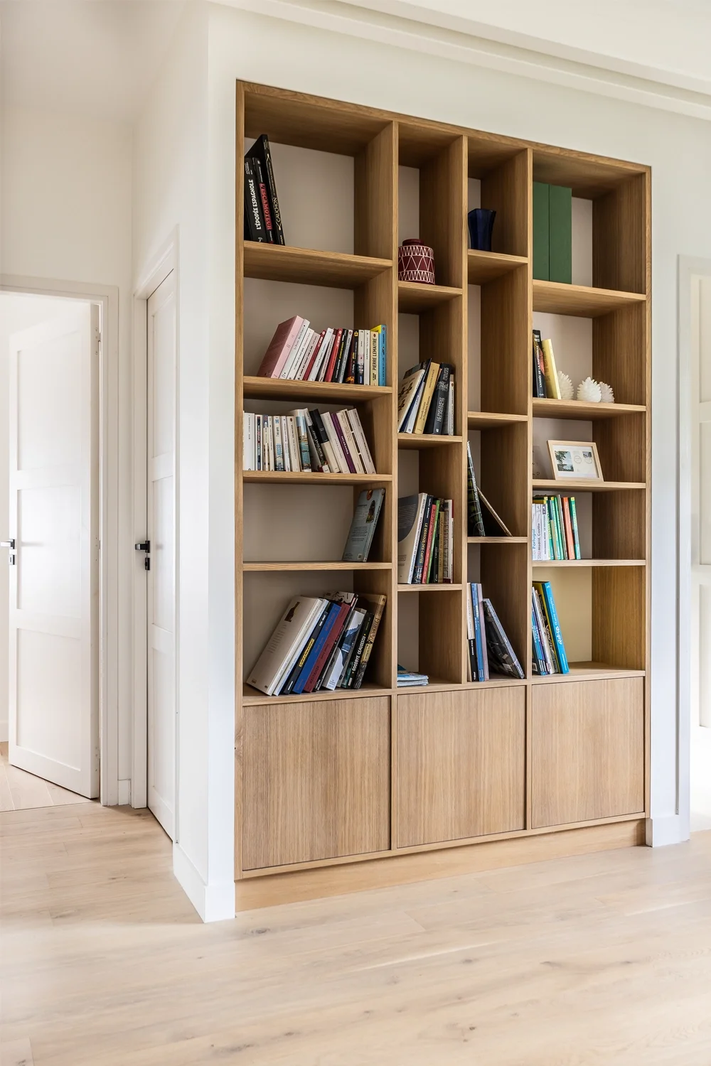 Bibliotheque-sur-mesure-Avaa-Architecte-studio-mila.webp