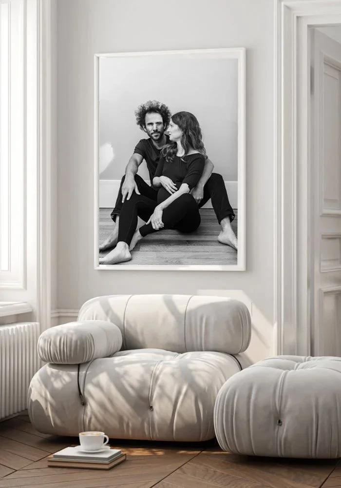 Studio-Mila-seance-couple-grossesse-Photographe-Karine-Kong-agrandissement.webp