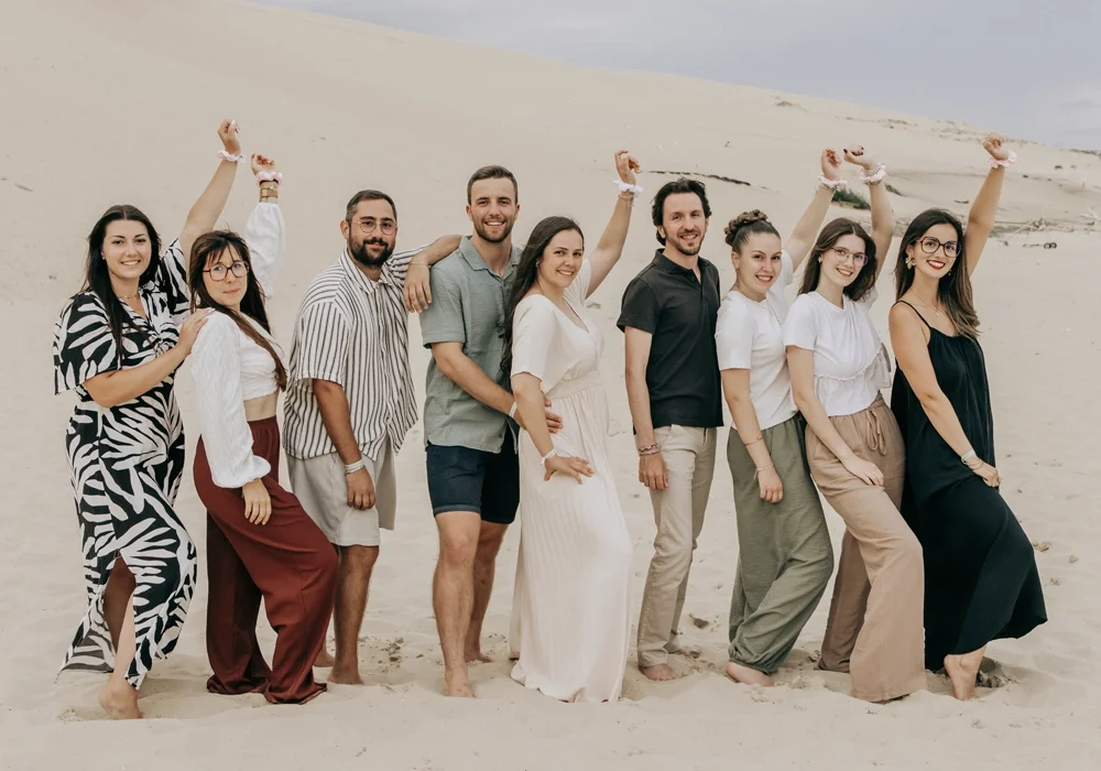 seance-photo-entre-amis-sur-la-dune-du-pilat.webp