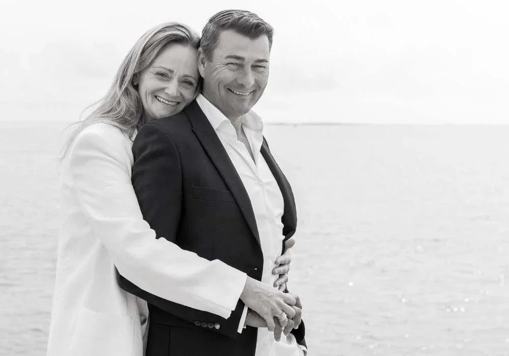 Photographe mariage: couple 50+ en noir & blanc