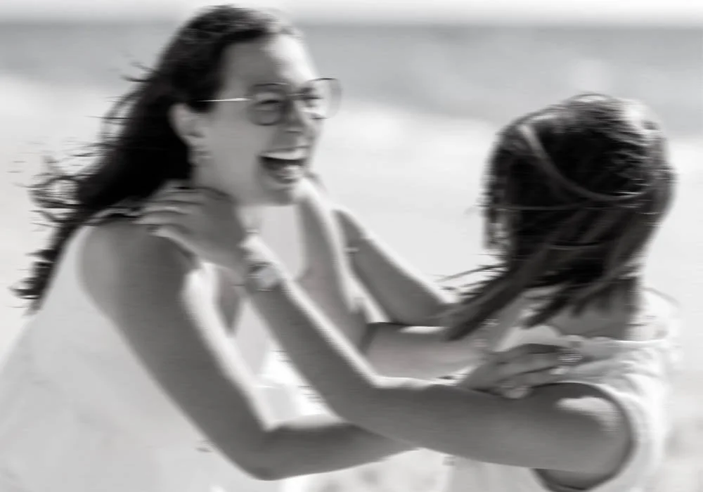 B&W image with motion blur effect