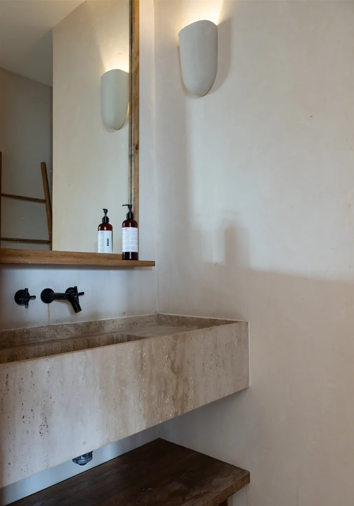 photographie-immobiliere-Airbnb-salle-de-bain-béton-pyla-sur-mer-bassin-d-arcachon.webp