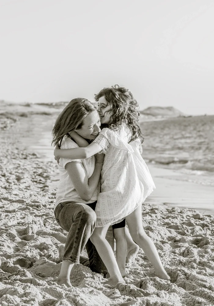 seance-famille-a-la-plage-bassin-d-arcachon-studio-mila.webp