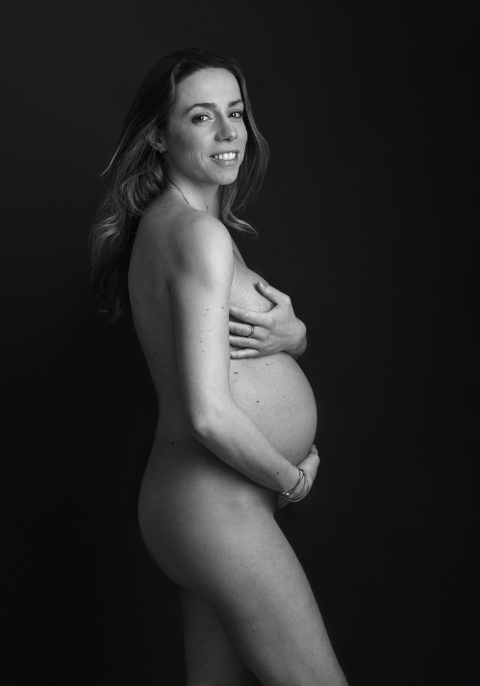 studiomila-photographe-portrait-NB-séance-photo-grossesse-La-Teste-de-Buch.jpeg
