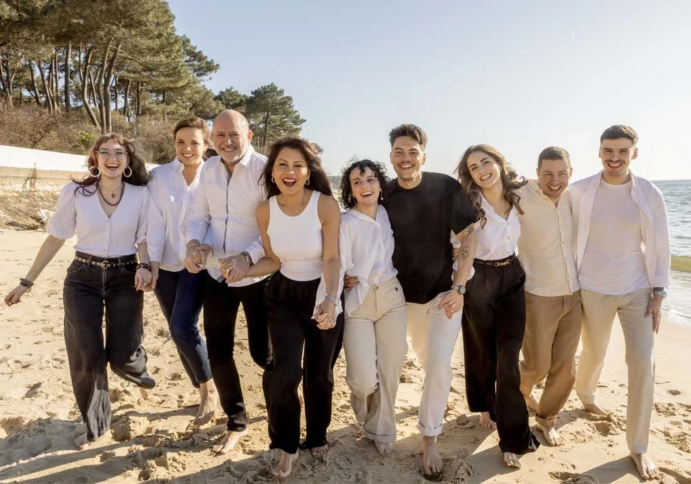 Séance-photo-grande-famille-studio-mila-arcachon-plage.jpg