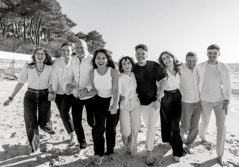 seance-photo-famille-noir-et-blanc-pyla-sur-mer-studio-mila.jpg