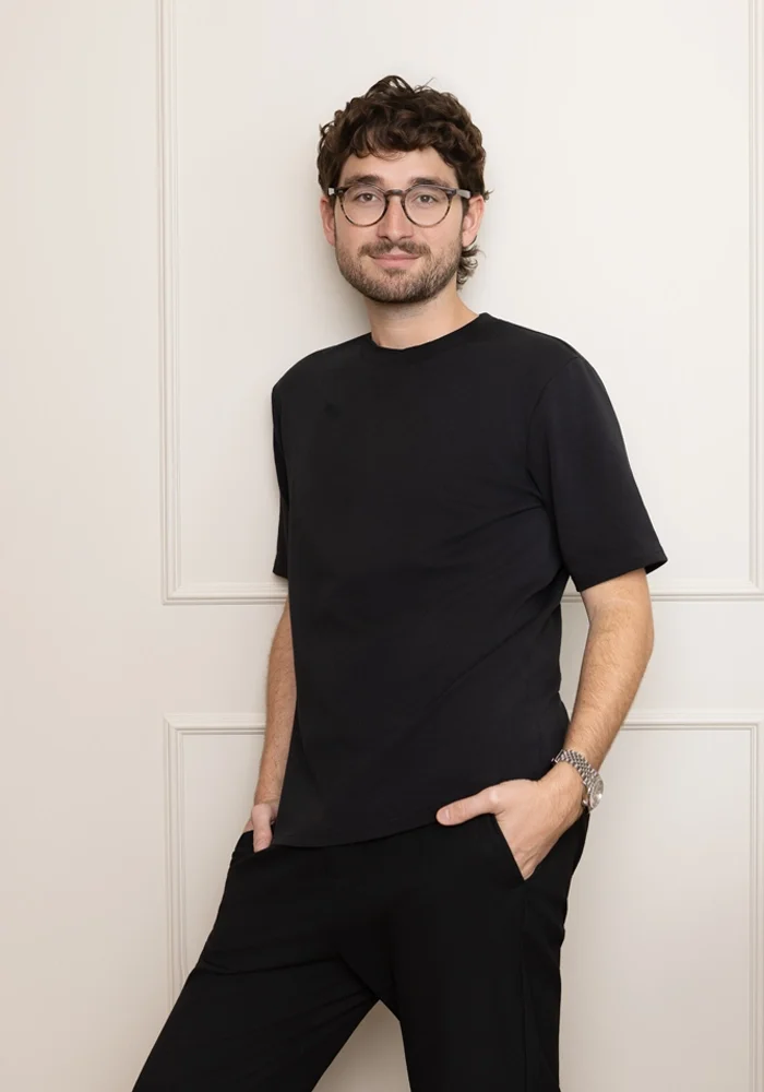 Portrait-professionnel-Etienne-Crouzil-coiffure-arcachon-studio-mila.webp