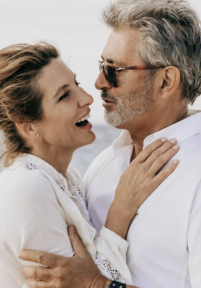 seance-photo-couple-en-blanc-bassin-d-arcachon-studio-mila.jpg