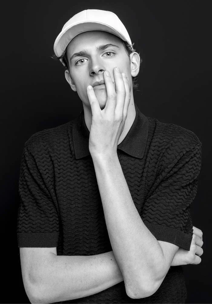 Portrait-homme-noir-et-blanc-studio-mila-arcachon.jpg