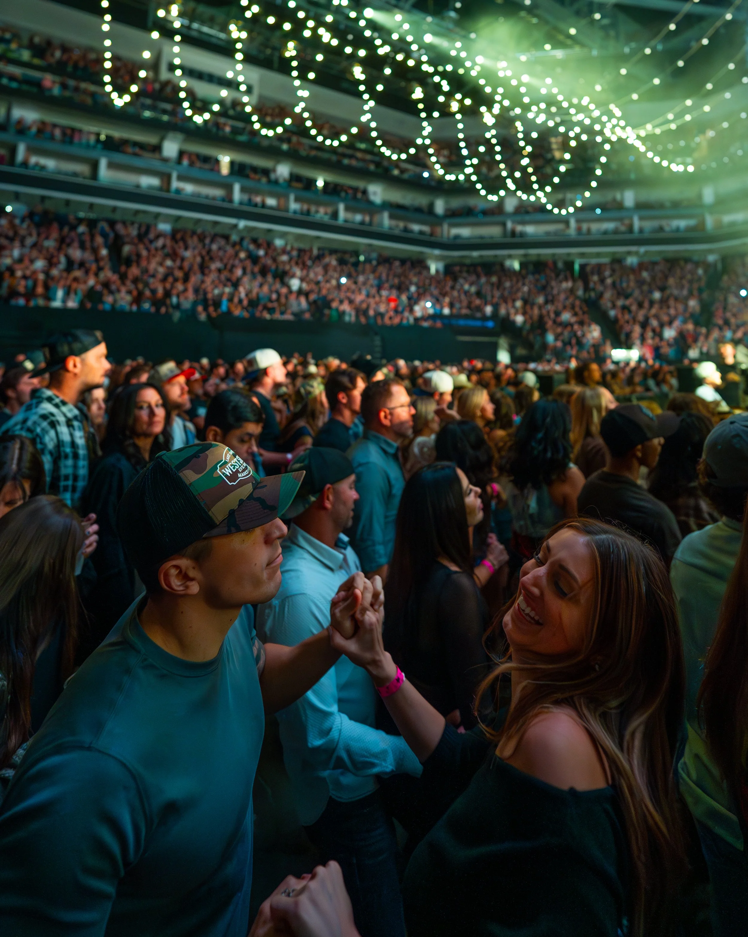 @mediabytb_ZachBryan_Golden1_Night2_Crowd 1.jpg