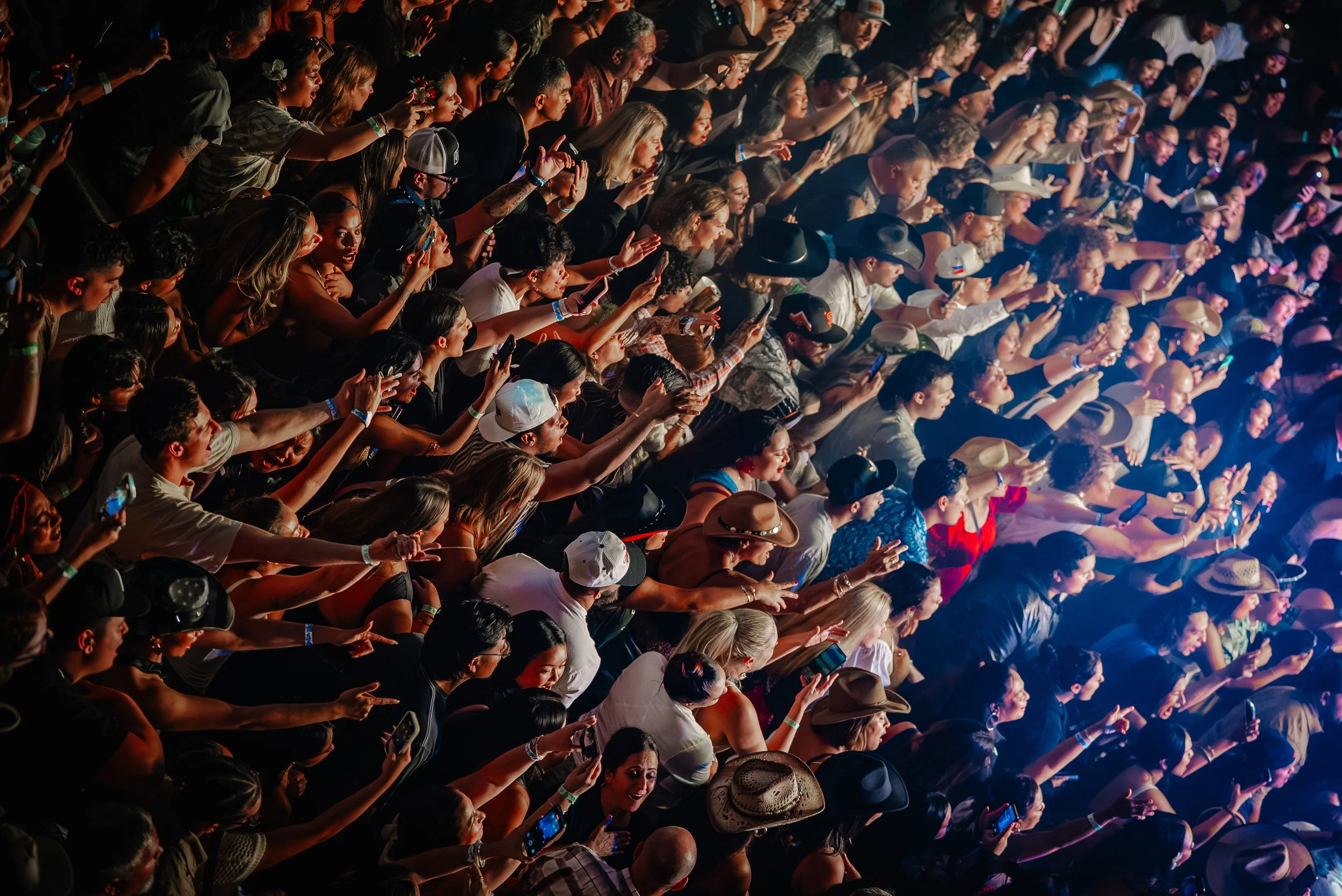 @mediabytb_Maoli_FansCrowdVenue 4.jpg