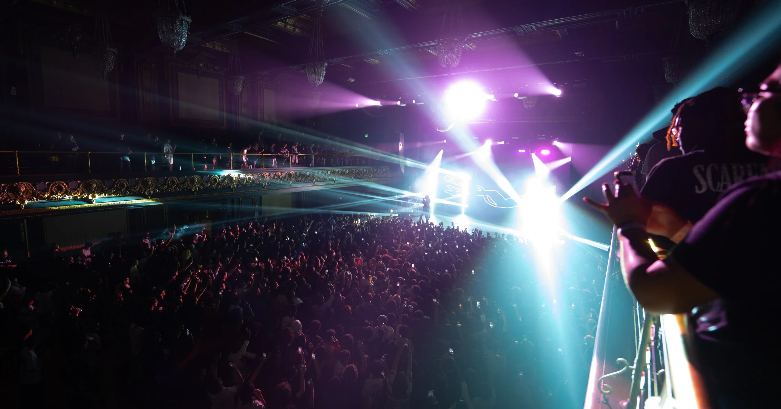 @mediabytb_Che_FansCrowdVenue 3.jpg