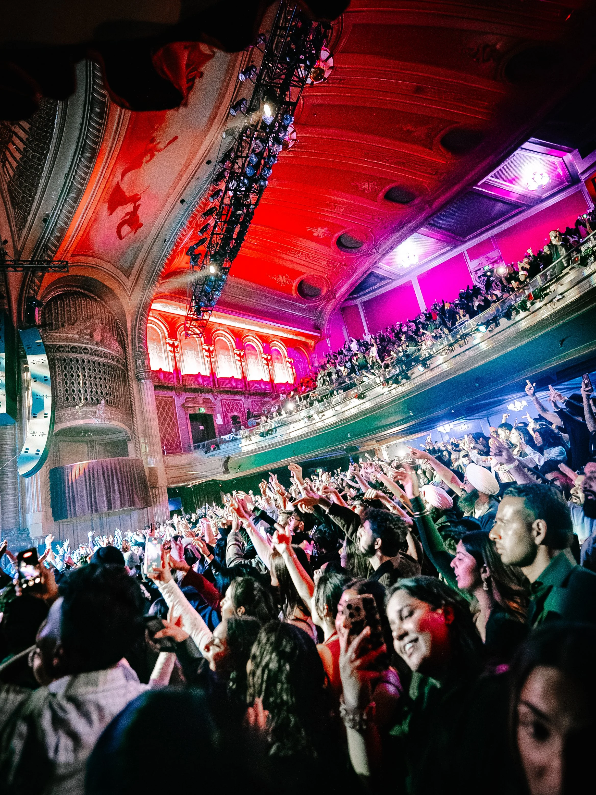 @mediabytb_Raf_Saperra_FansCrowdVenue 21.jpg