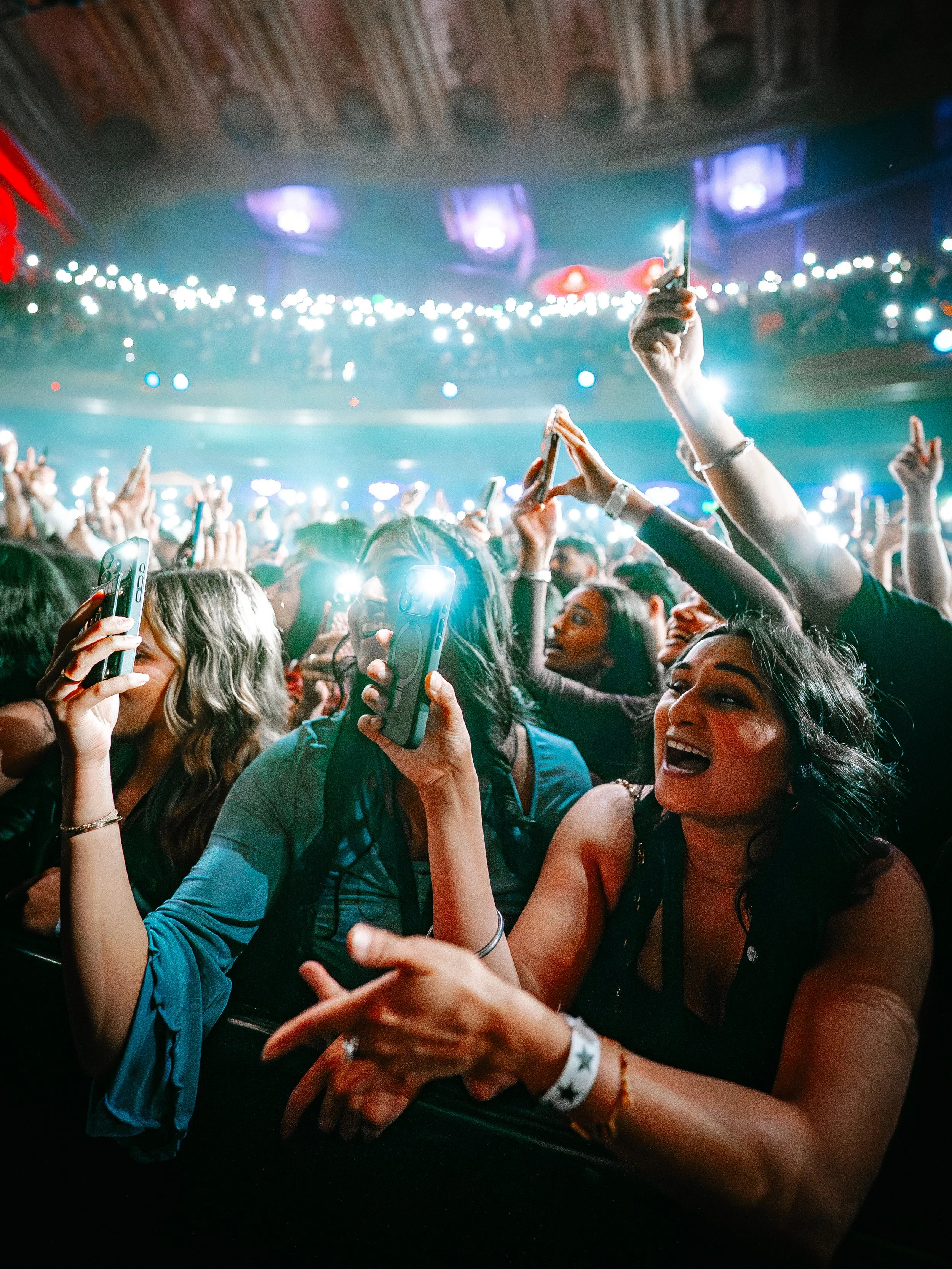 @mediabytb_Raf_Saperra_FansCrowdVenue 15.jpg