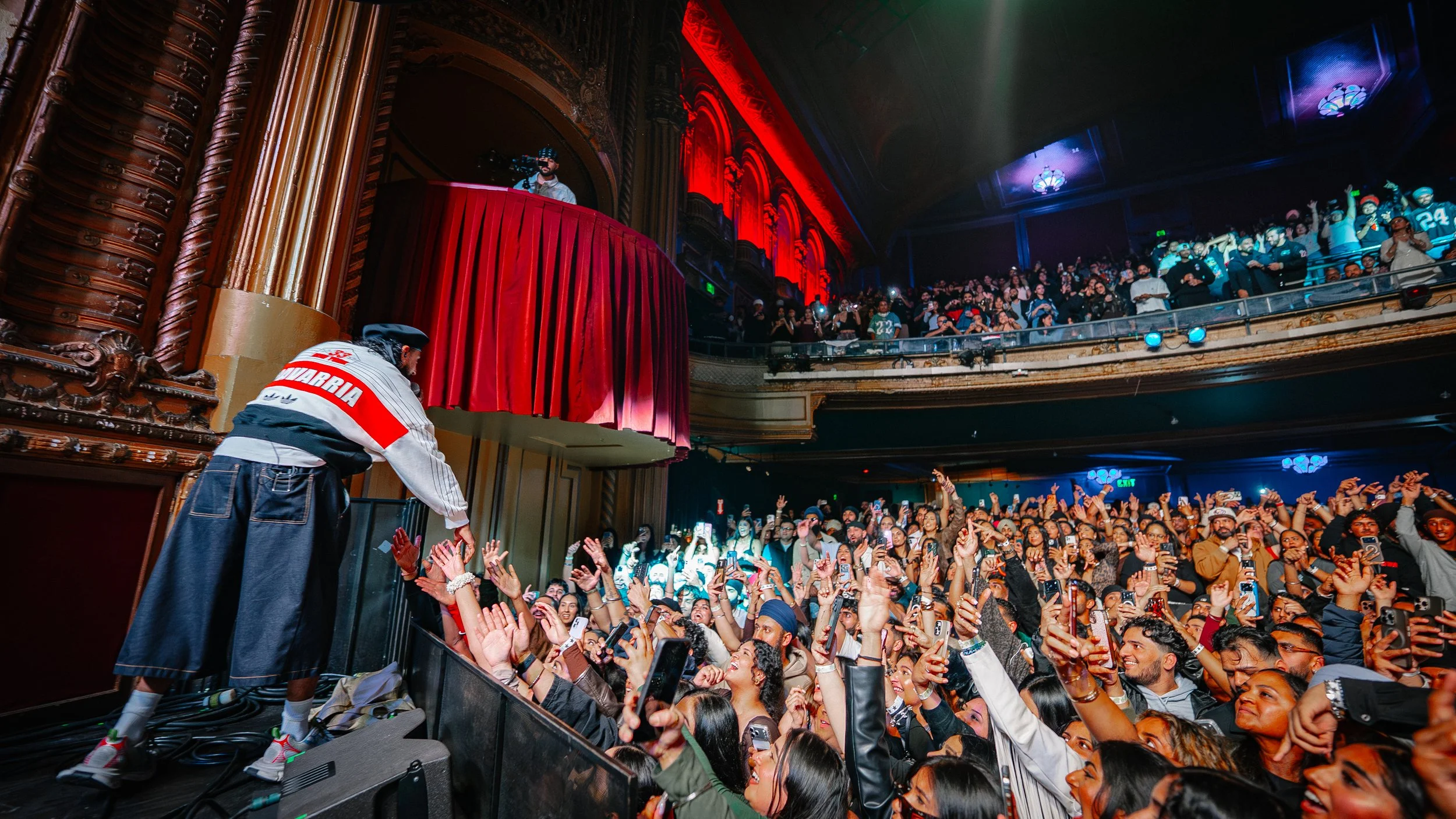 @mediabytb_Raf_Saperra_FansCrowdVenue 13.jpg