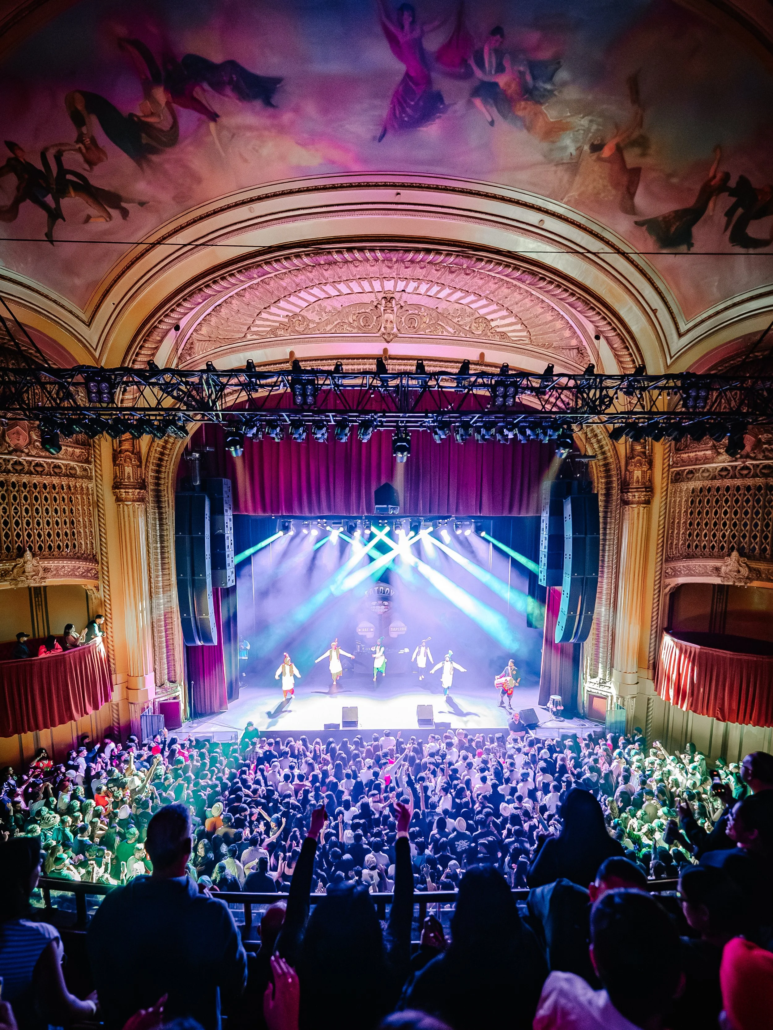 @mediabytb_Raf_Saperra_FansCrowdVenue 5.jpg