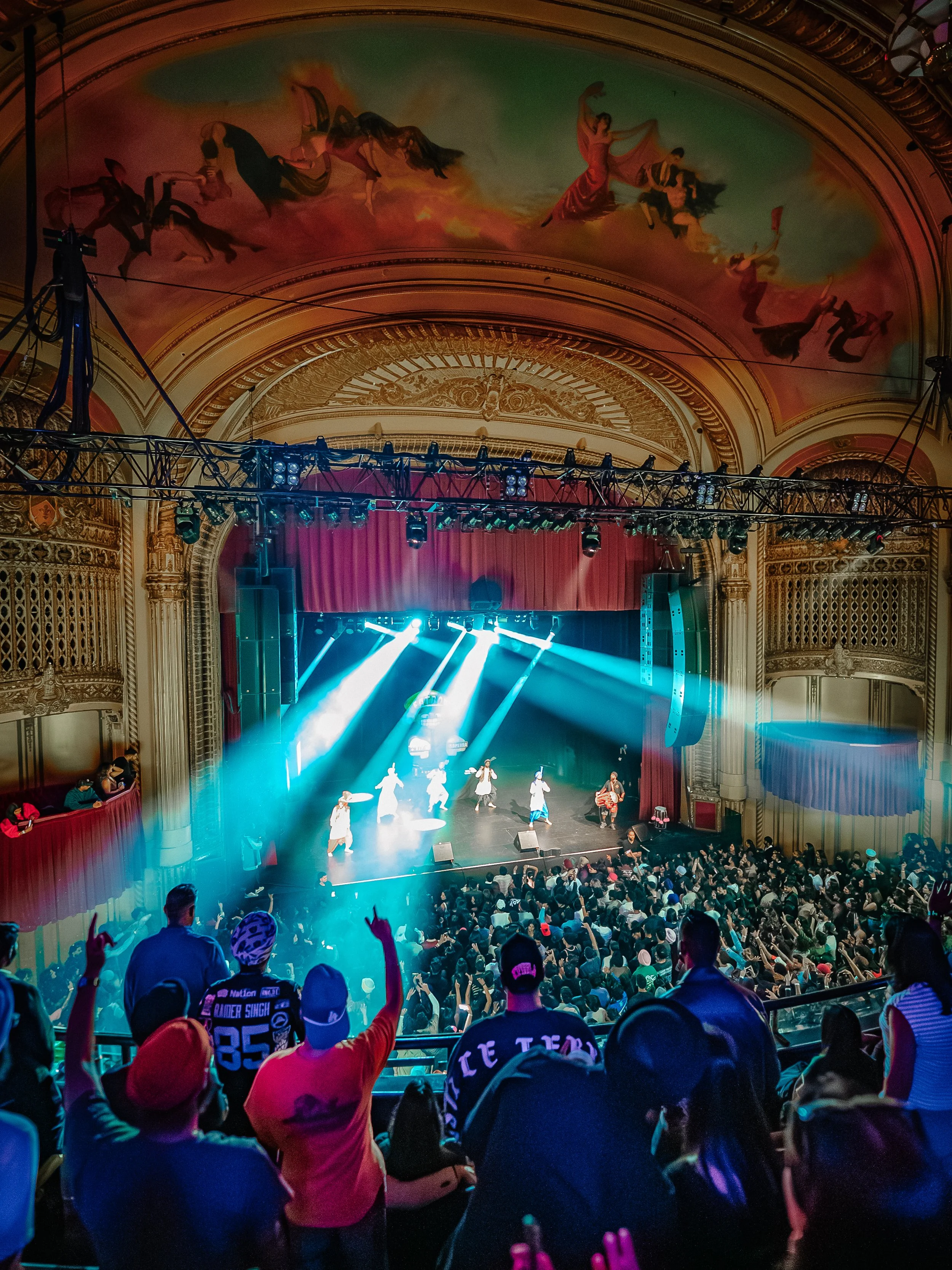 @mediabytb_Raf_Saperra_FansCrowdVenue 7.jpg