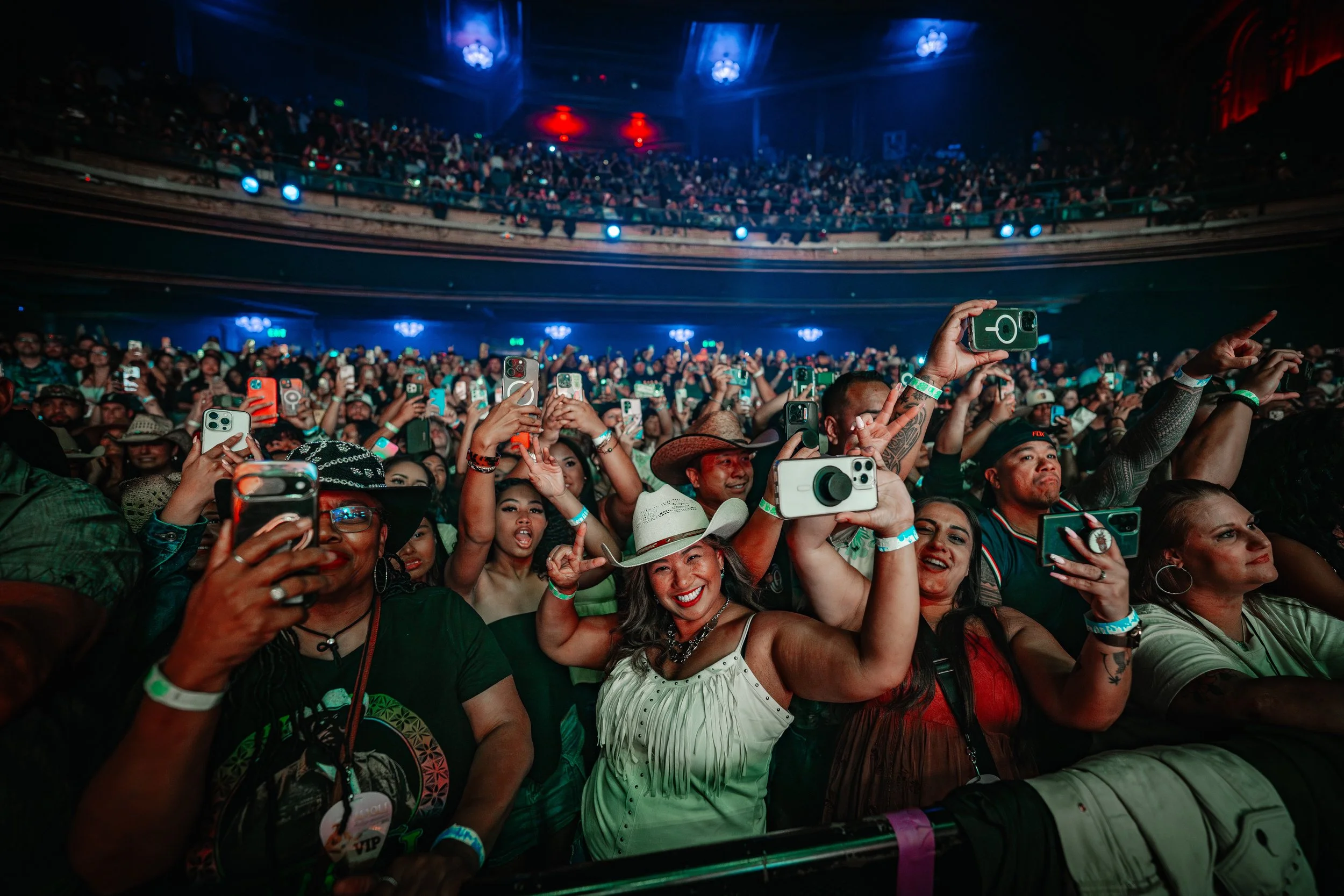 @mediabytb_Maoli_FansCrowdVenue 14.jpg