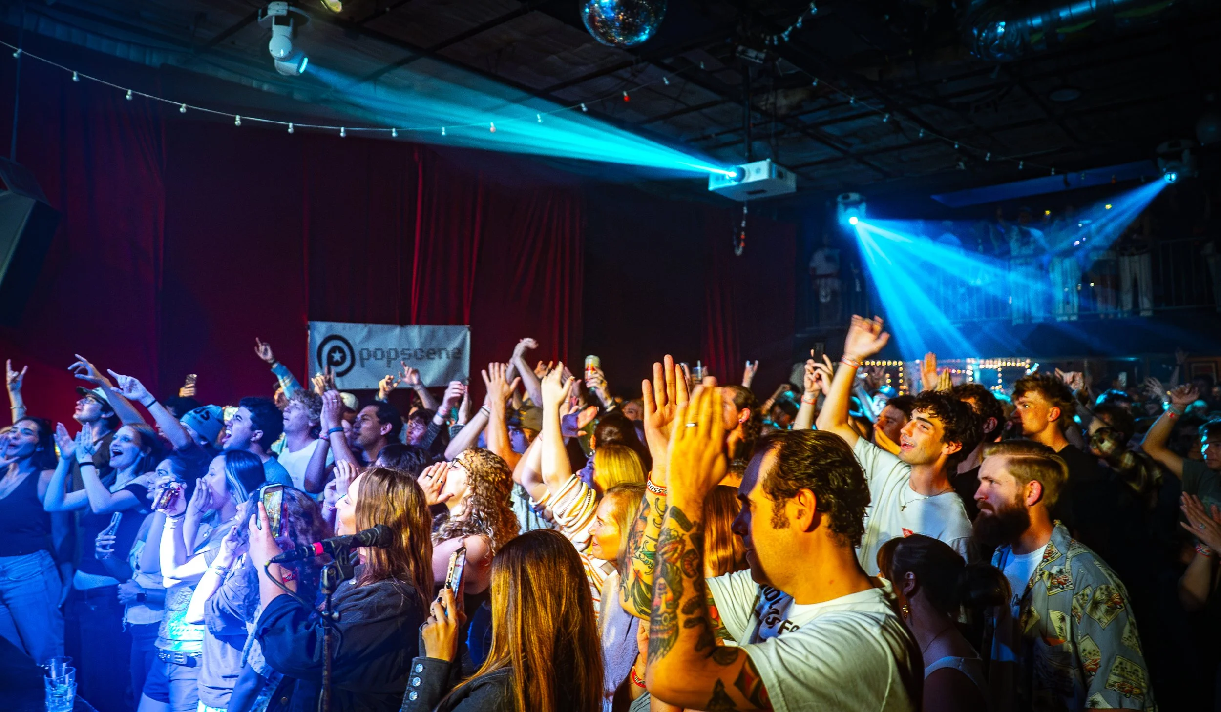 San Francisco crowd cheers during The Bends' San Francisco debut at Rickshaw Stop