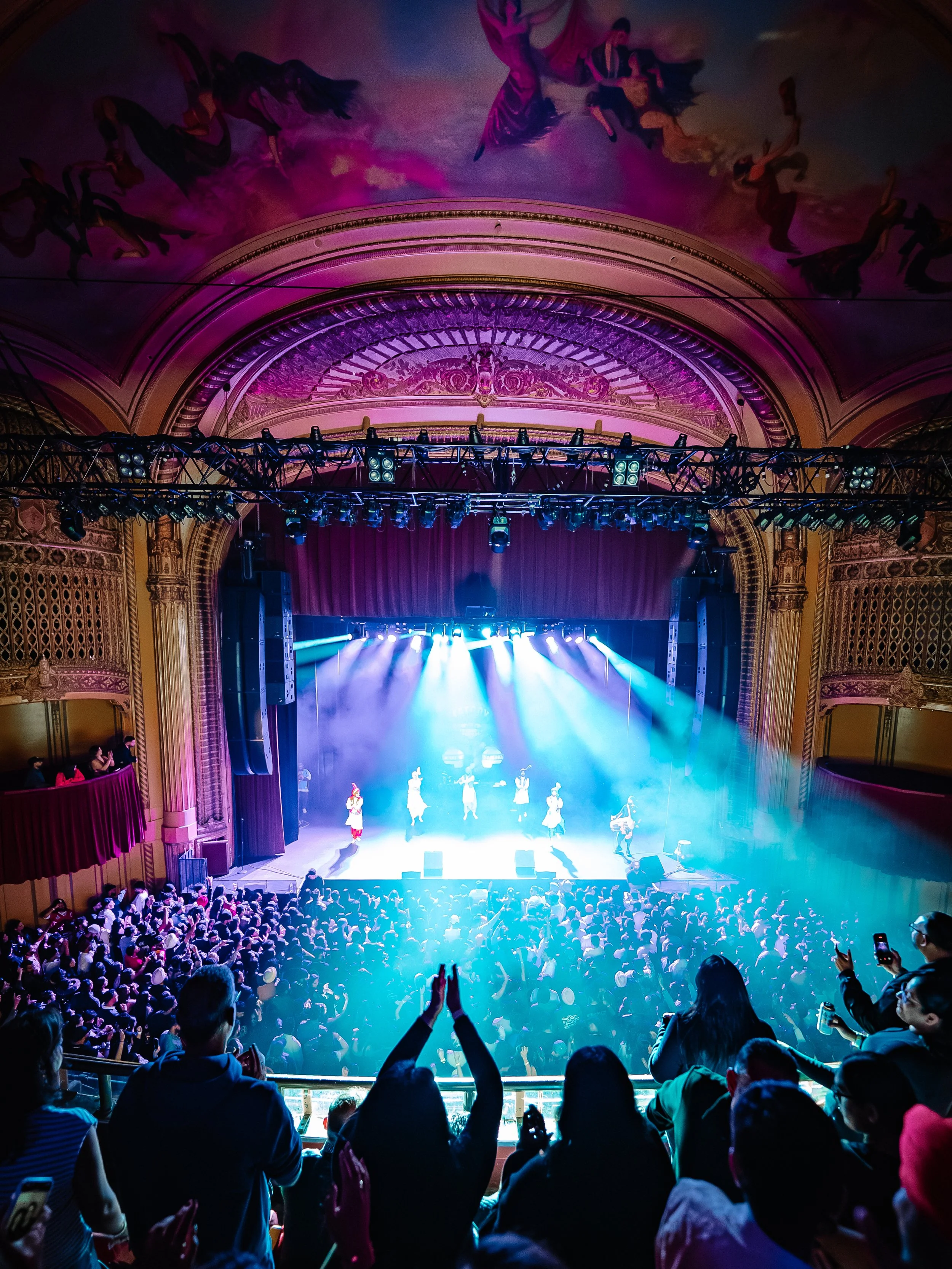 @mediabytb_Raf_Saperra_FansCrowdVenue 4.jpg