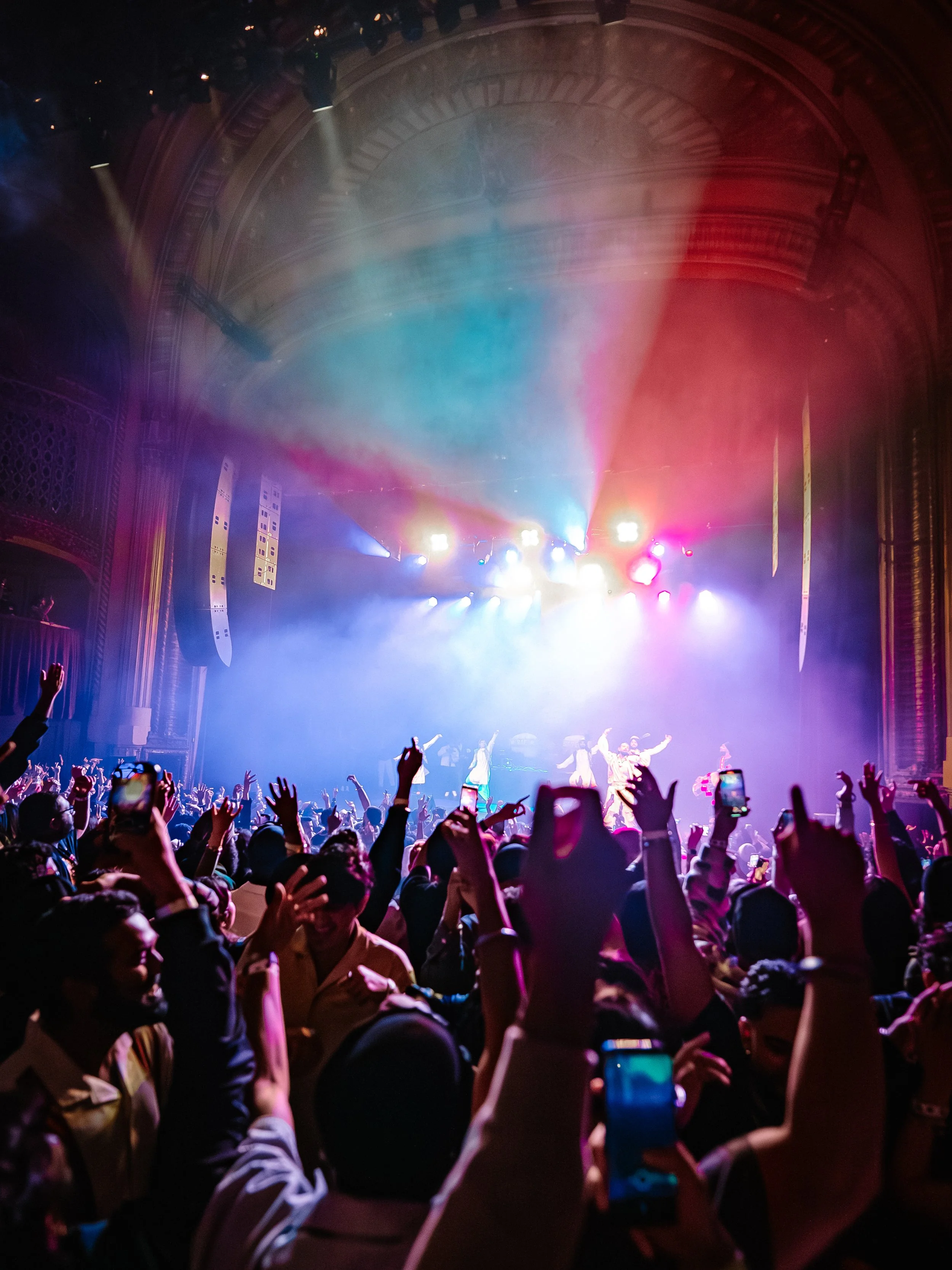 @mediabytb_Raf_Saperra_FansCrowdVenue 3.jpg