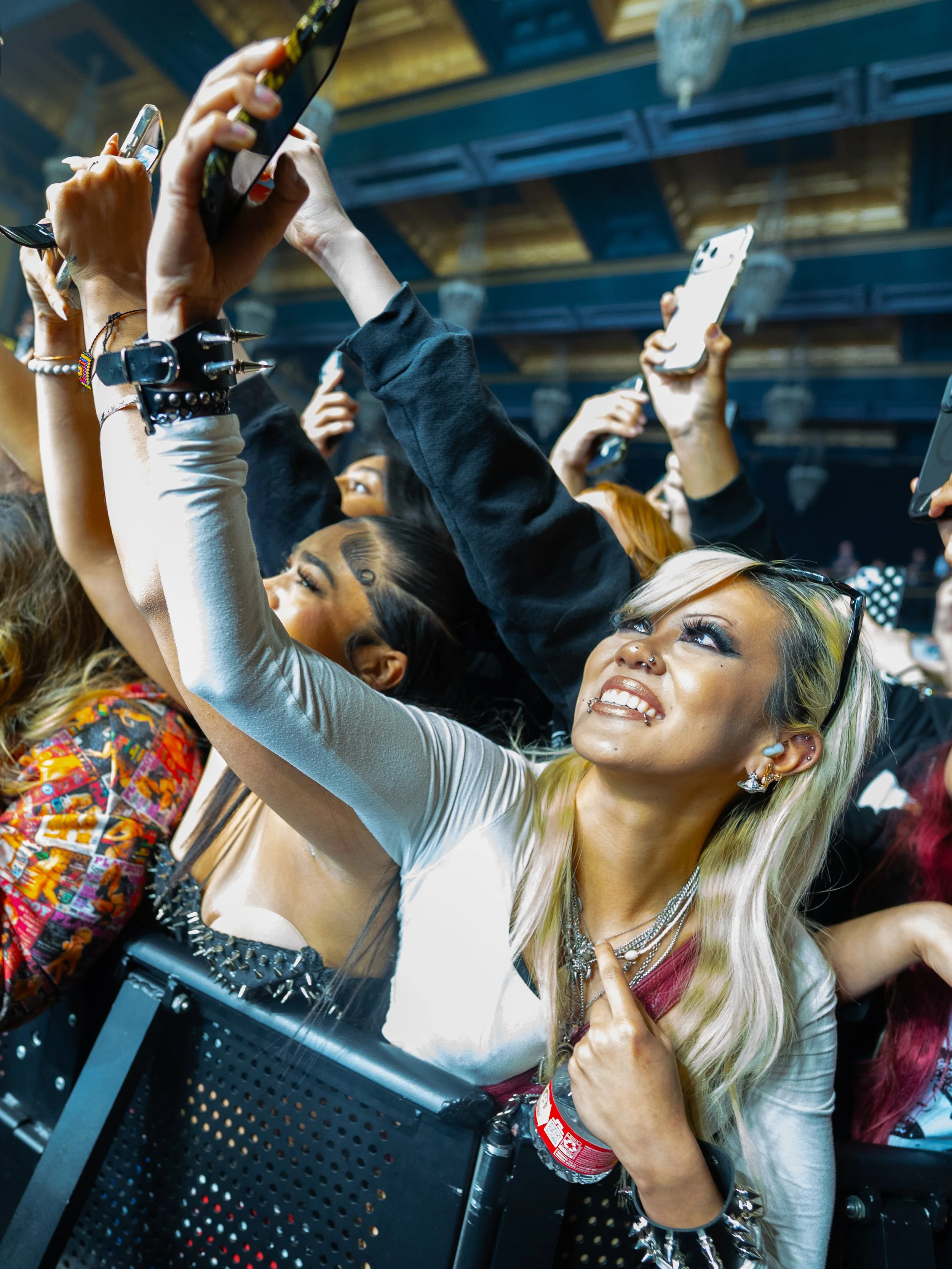 @mediabytb_Che_FansCrowdVenue 13.jpg