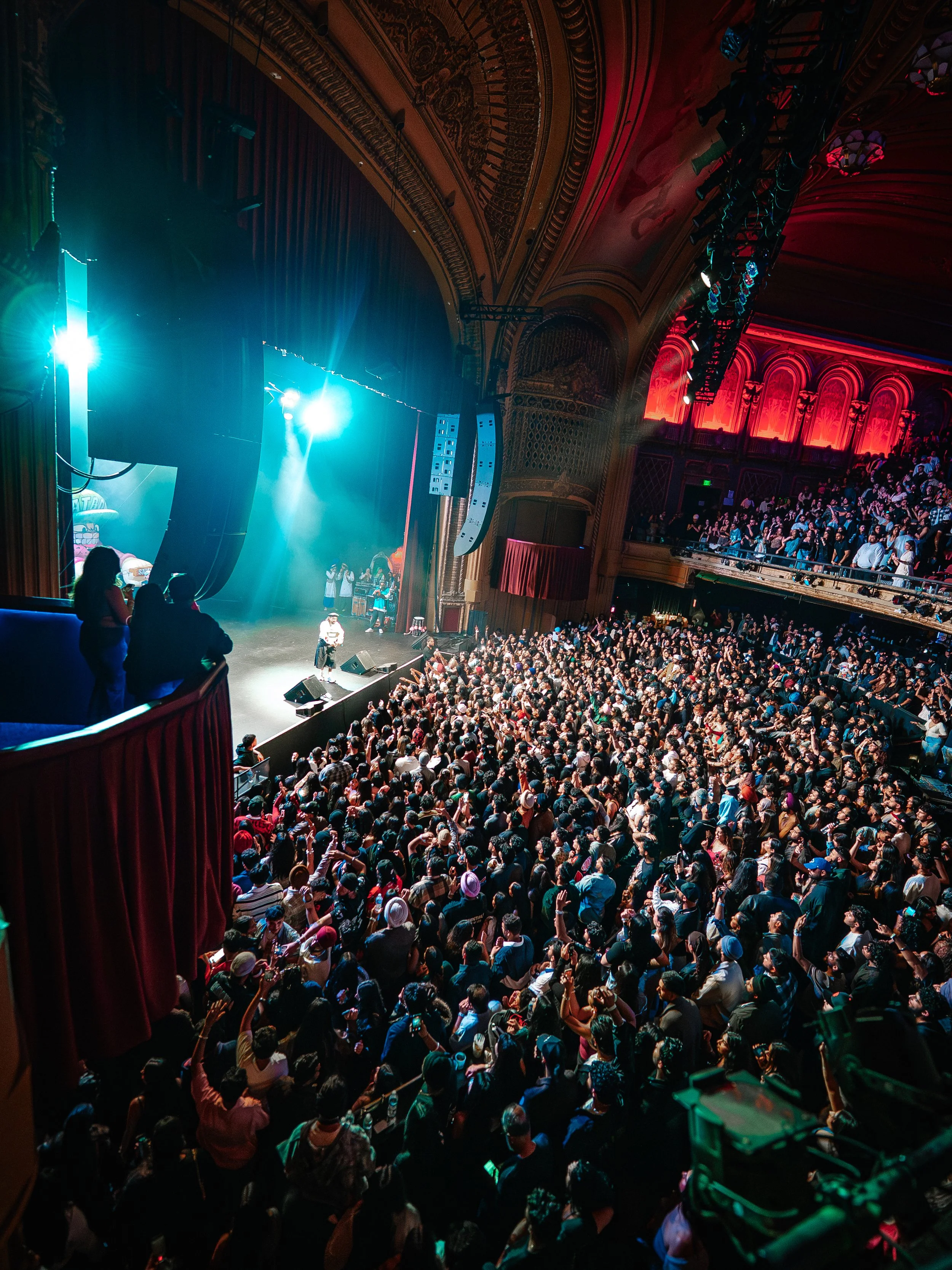 @mediabytb_Raf_Saperra_FansCrowdVenue 8.jpg