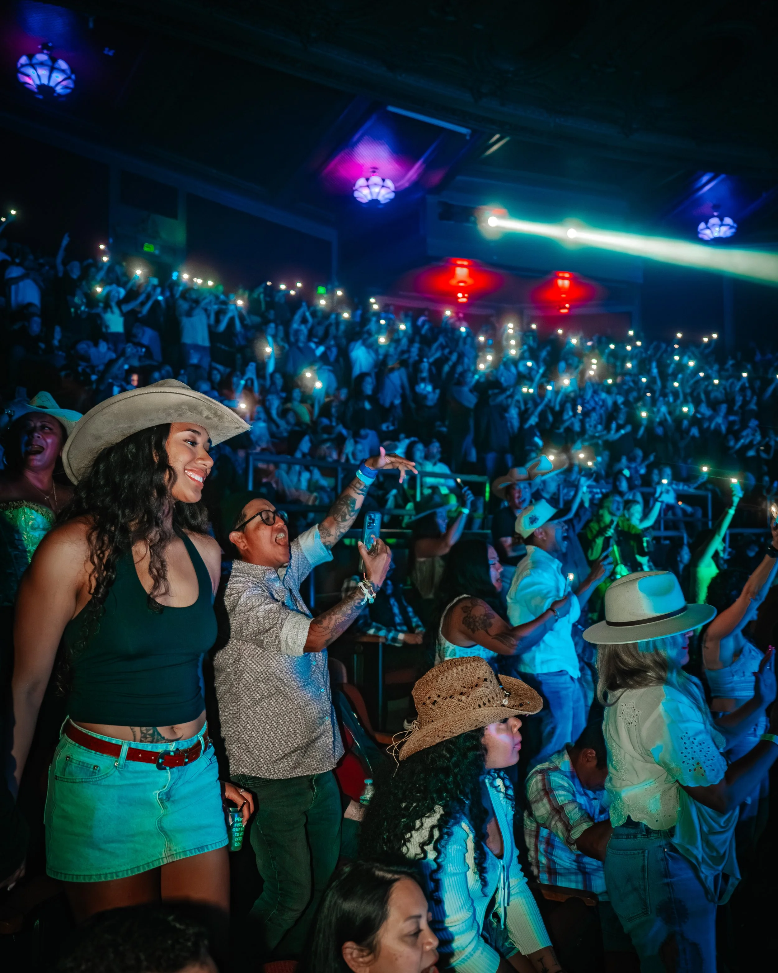 @mediabytb_Maoli_FansCrowdVenue 7.jpg