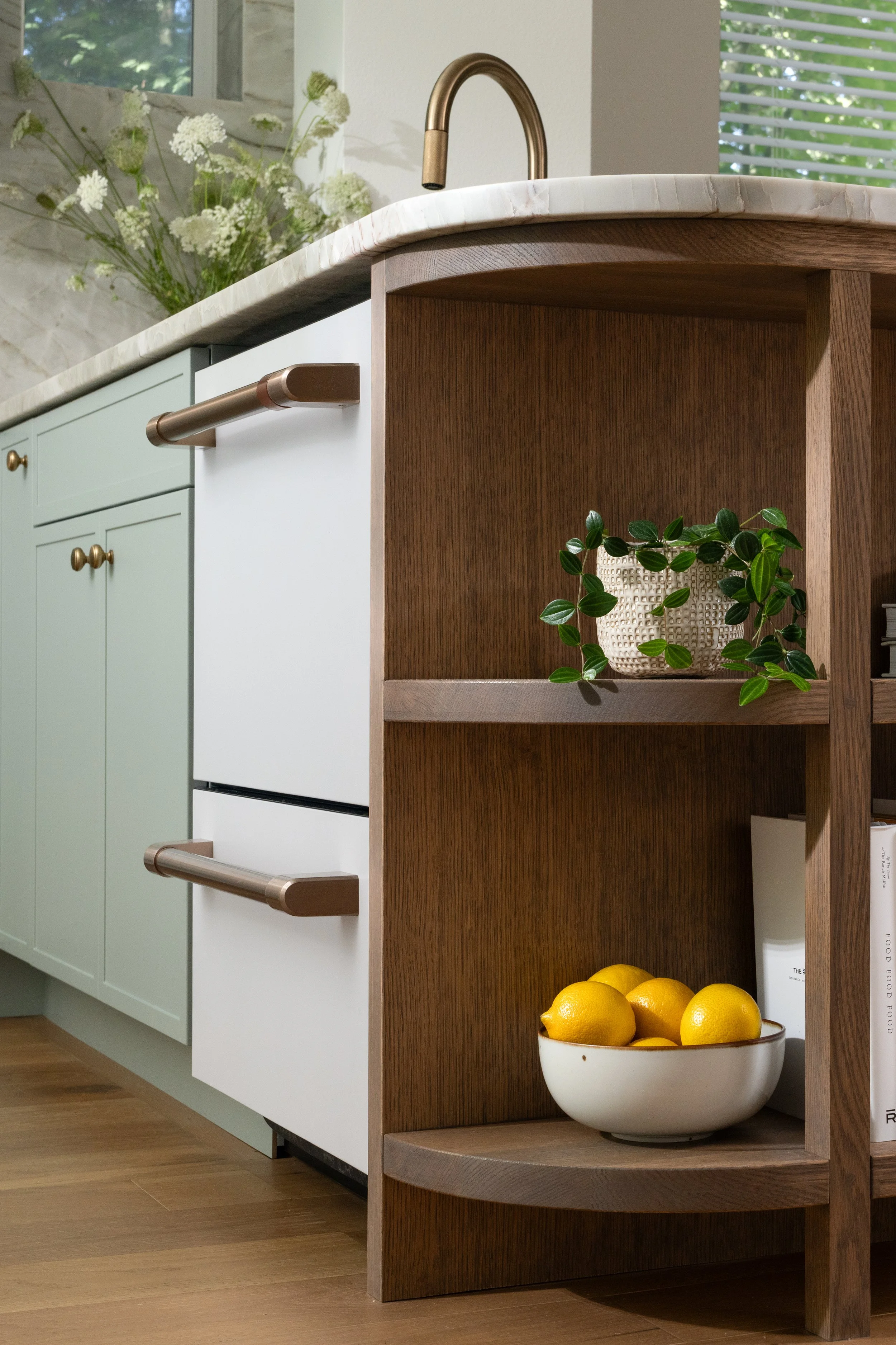 Emily-Barrows-Photography-Kitchen-Bookshelf-Overall-2.jpg