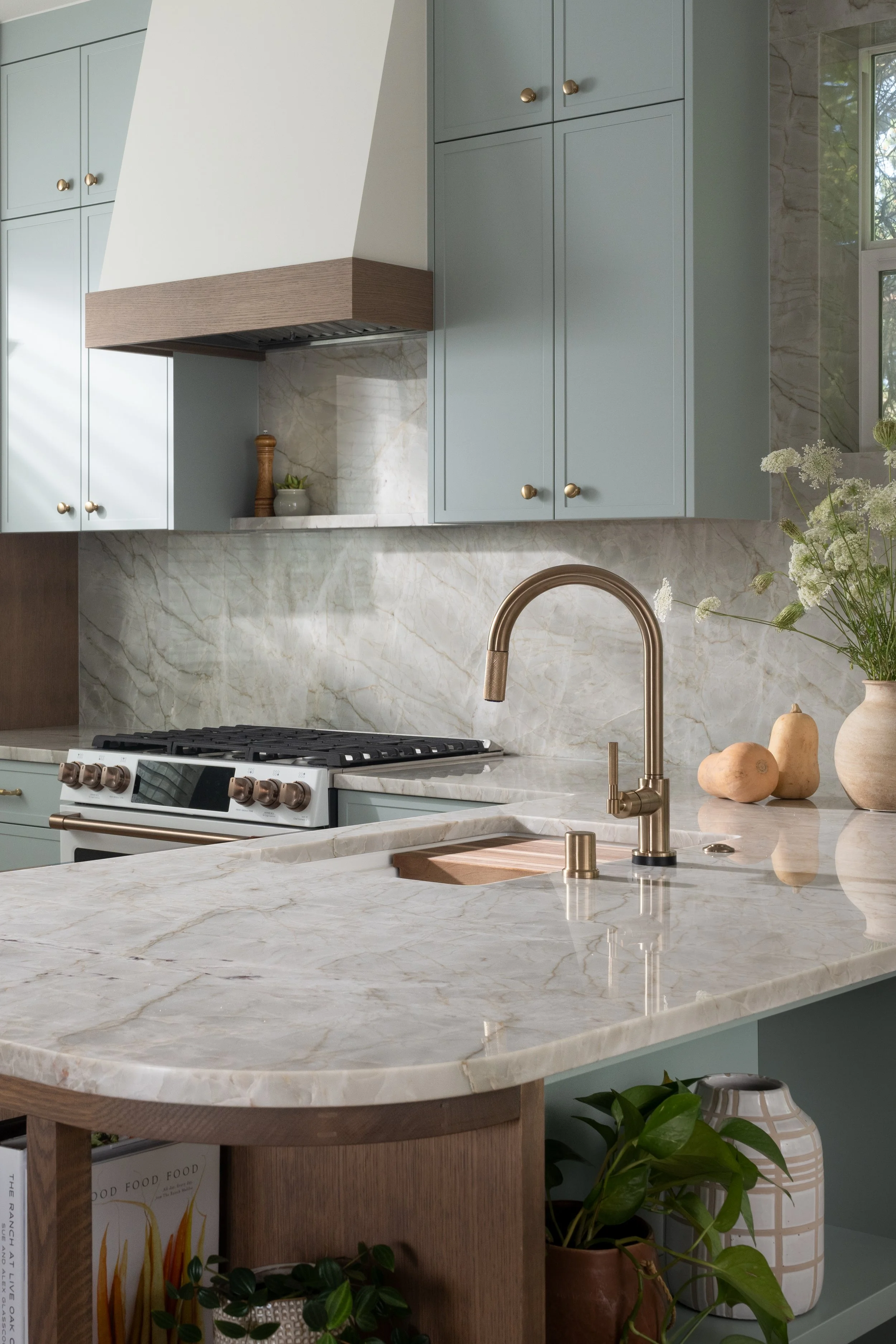 Emily-Barrows-Photography-Kitchen-Overall-Vignette.jpg
