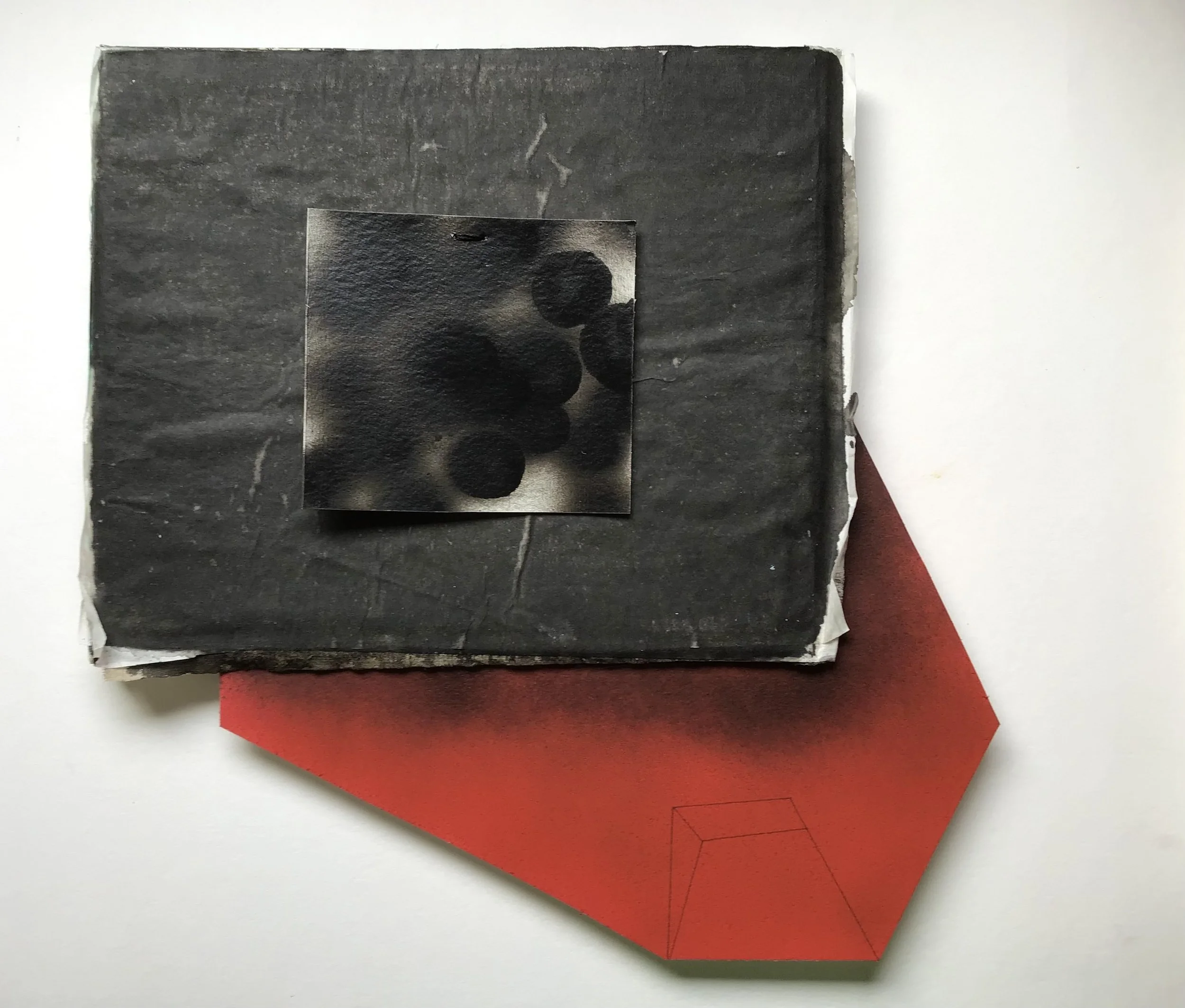 From the series 'Tem de se sonhar com os lugares, para se aprender a gostar deles'. Acrylic, rice paper, cord, paper and spray paint, 35x31cm, 2026.