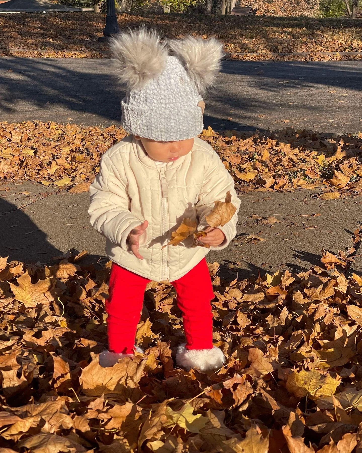 Niece and nephew enjoying the sun and leaves today. They had so much fun playing and I had so much fun watching them. Taking a breath outside was nice and refreshing. 

Crochet hat: Velvet Beanie @camrynscutecreations  and Baby Bear Hat @crochetdream
