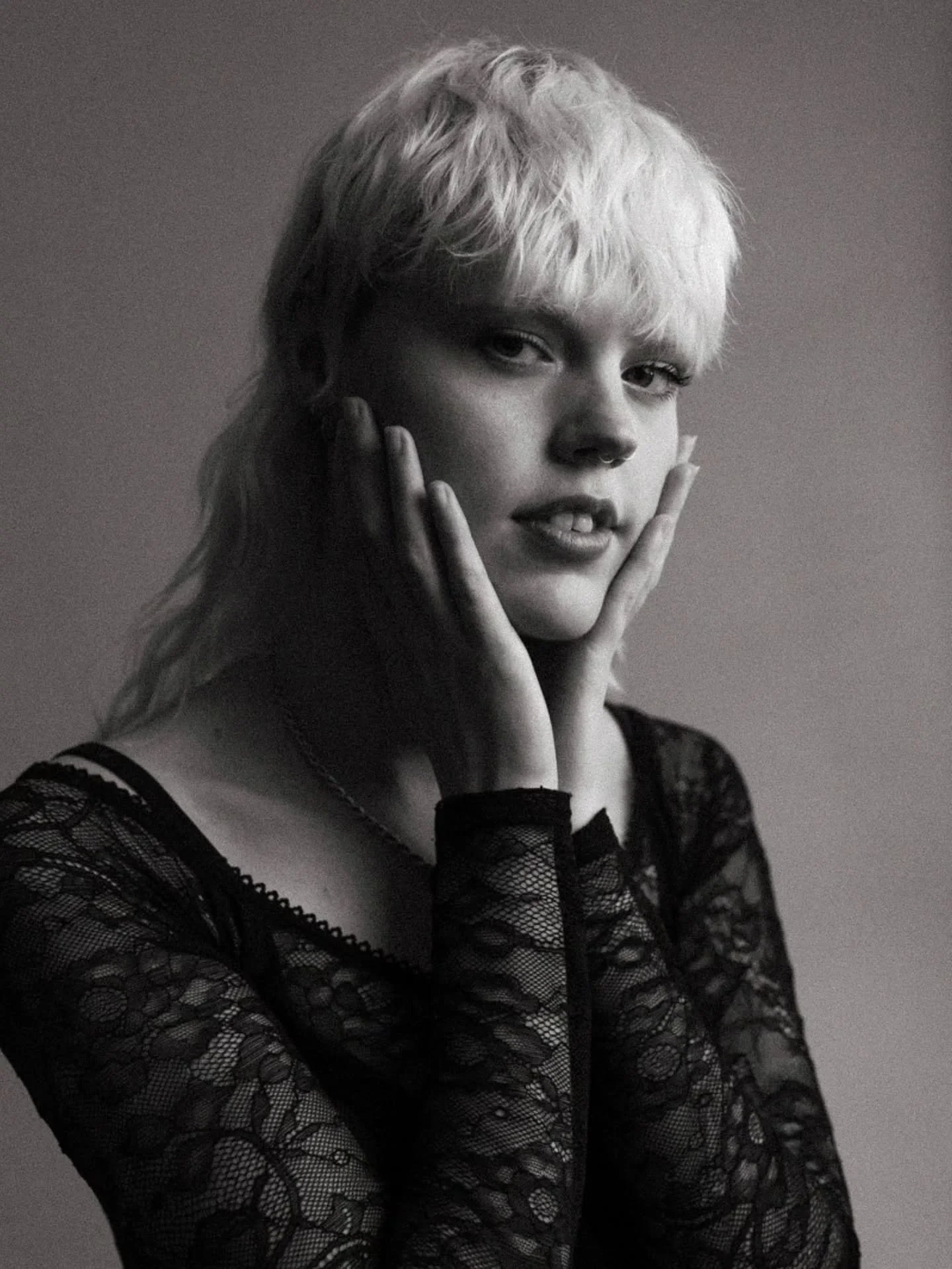 Maddy @artschoolcliche 

Thanks @liopschool &amp; @crumbagency 
.
.
.
.
.
.
#portrait #blackandwhiteportrait #portraitphotography #femaleportrait #studiophotography