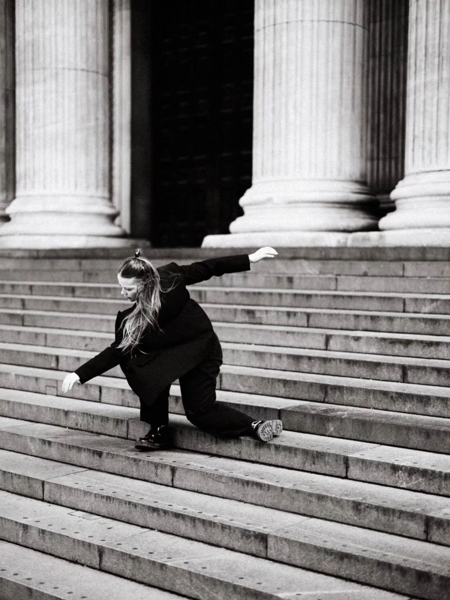 Ella @ellaamari 
.
.
.
.
.
.
#dancephotography #portraitphotography #dancerportrait #contemporarydance #portrait