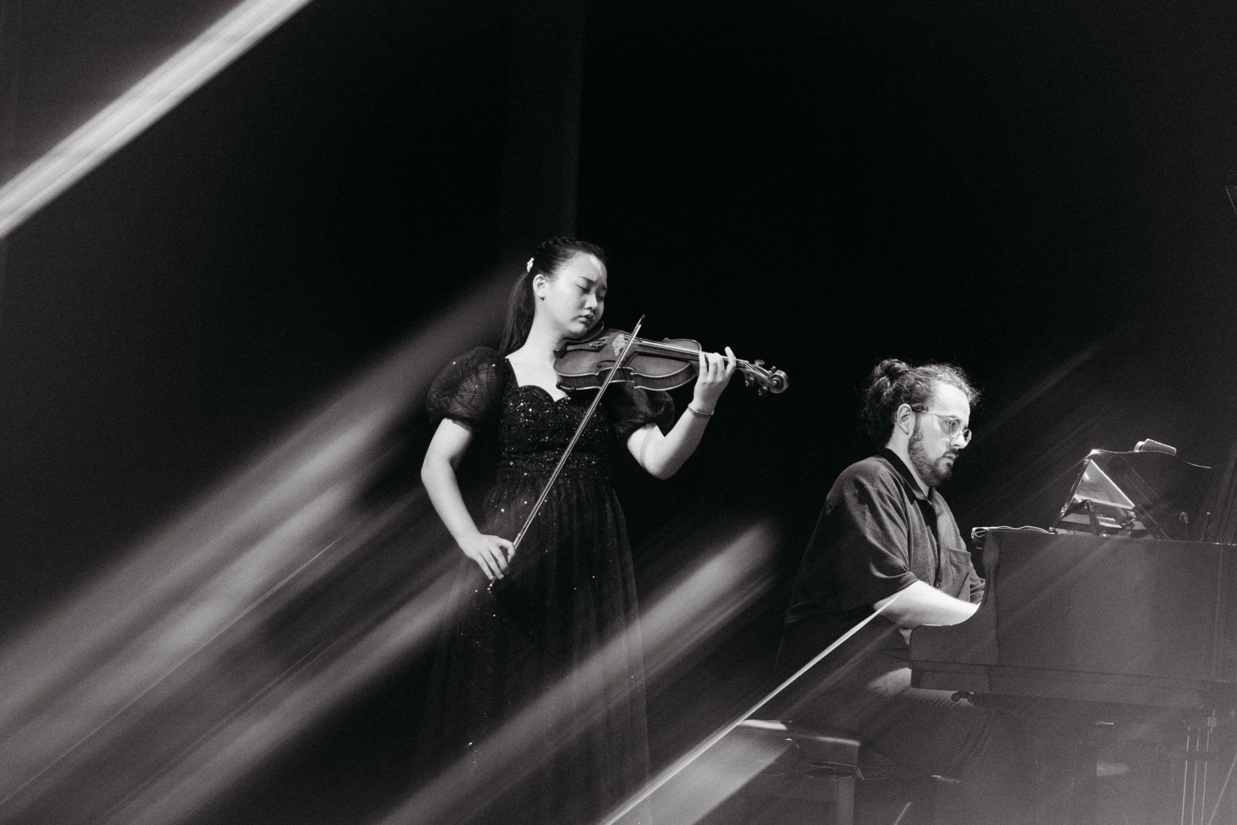 Masterclass concert photography in black and white with international musicians.