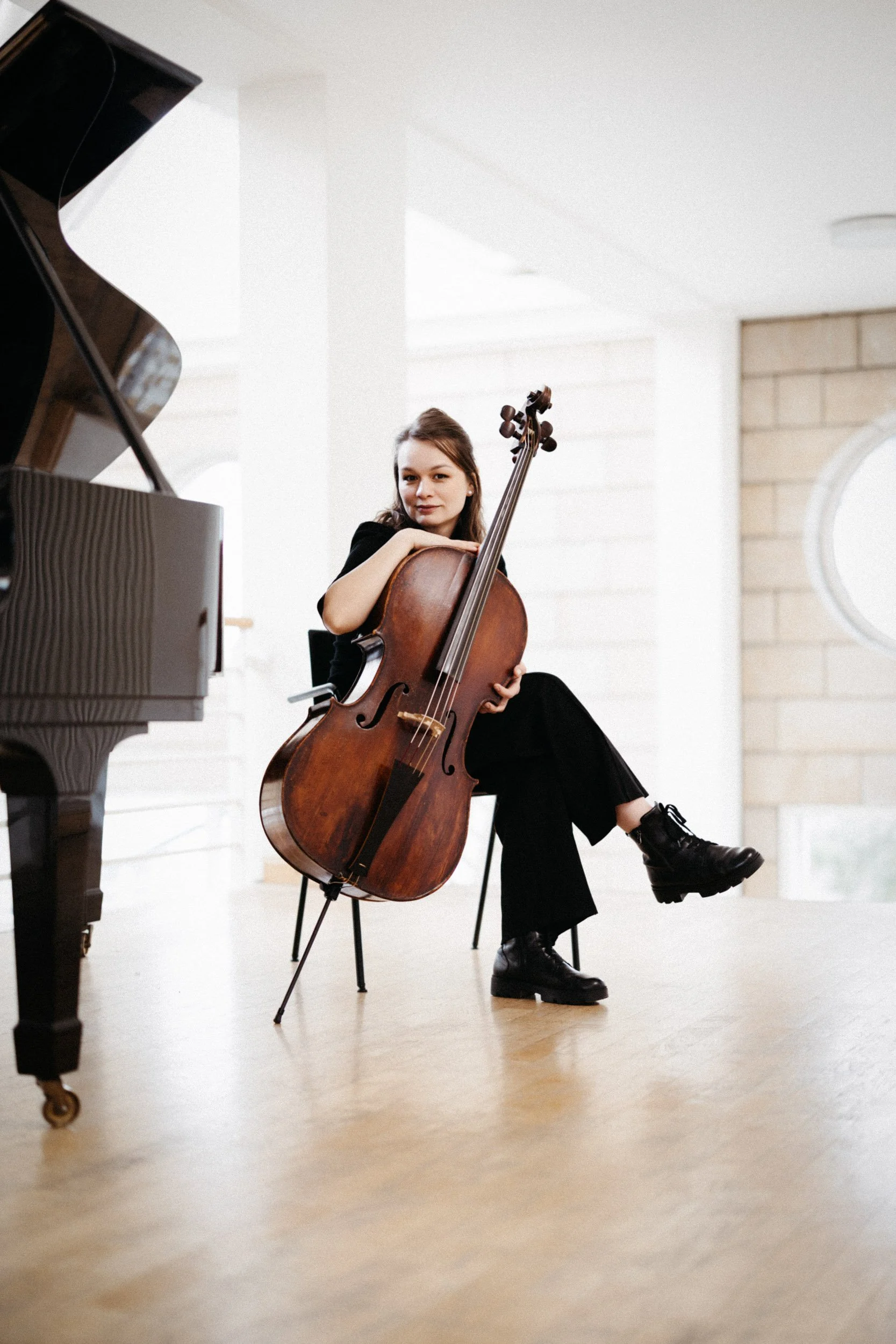 Cellist portrait in music conservatory in Frankfurt am Main.