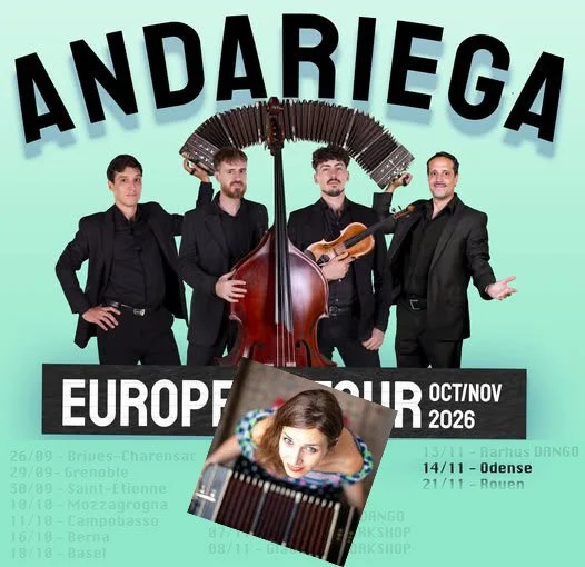 Plakat for Andariega Europa Tour 2026 med fire musikere, to mænd med instrumenter og to uden, med en overskrift og koncertdatoer.