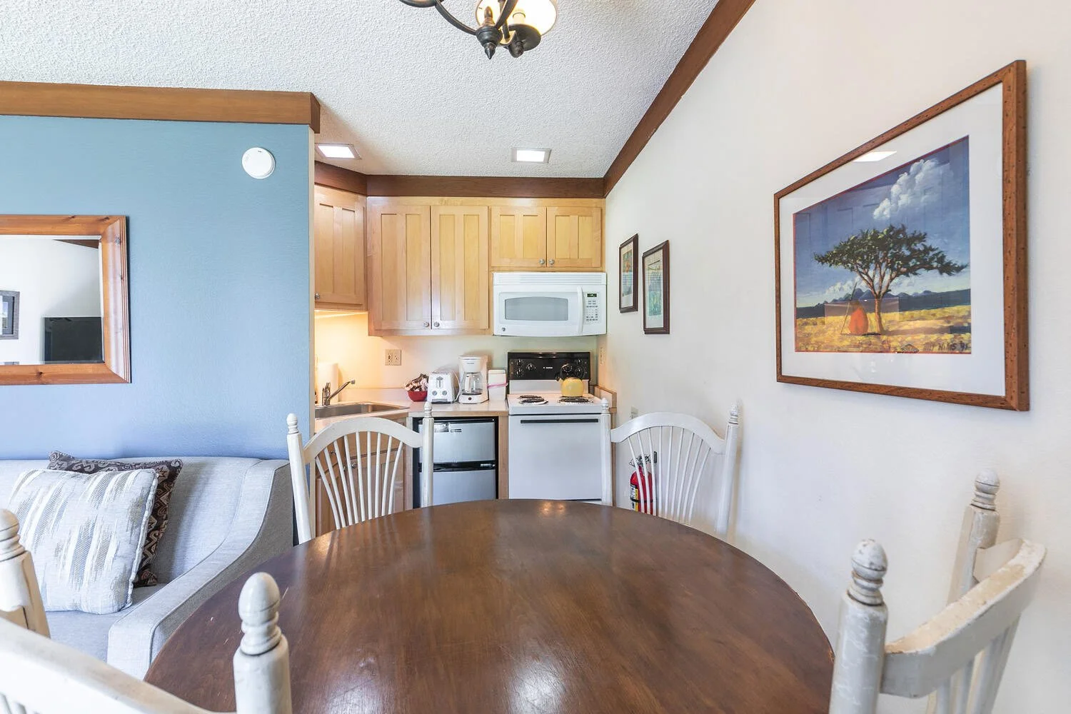 unit table round dining table with four chairs