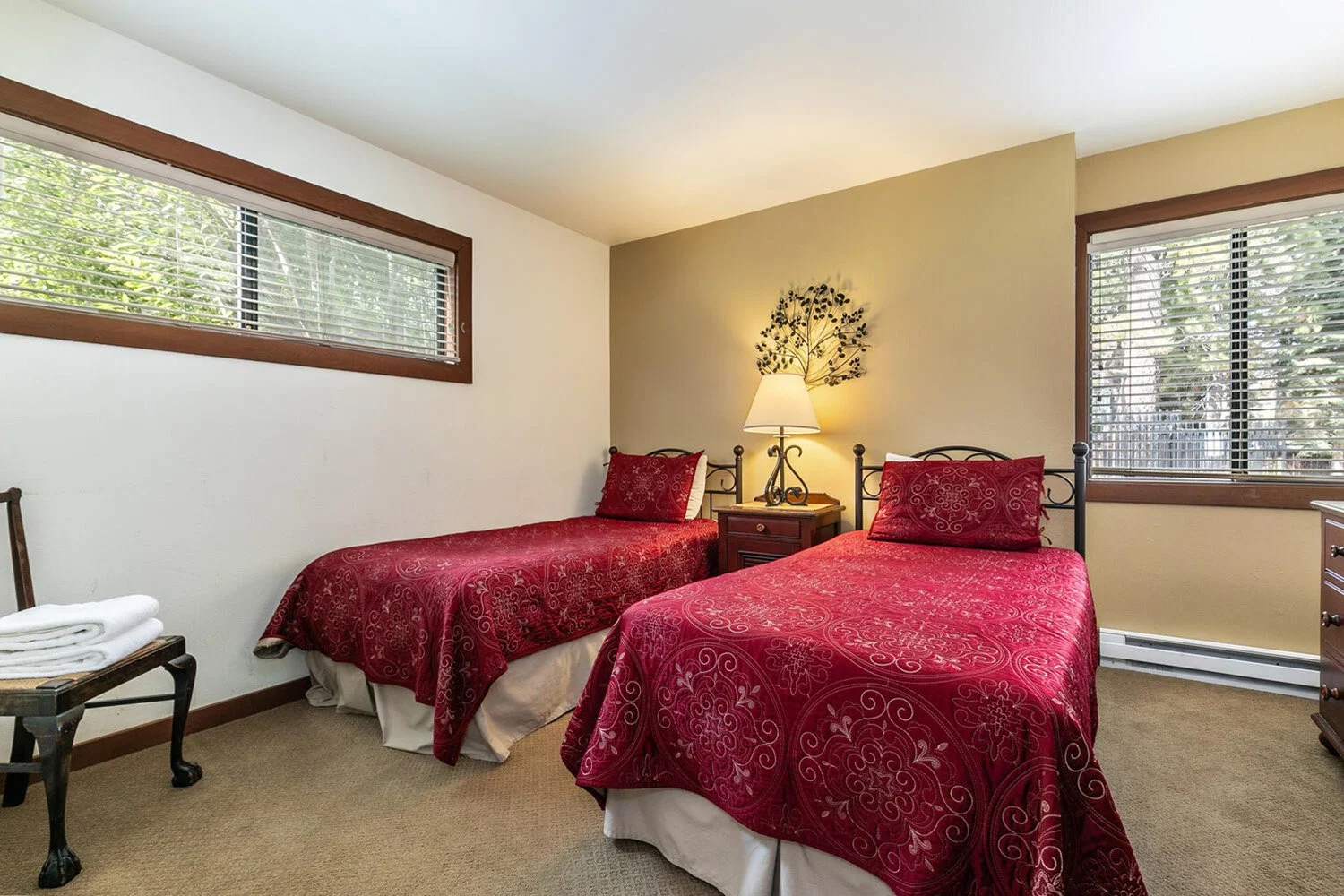 unit 44 second bedroom 2 twin beds with red covers