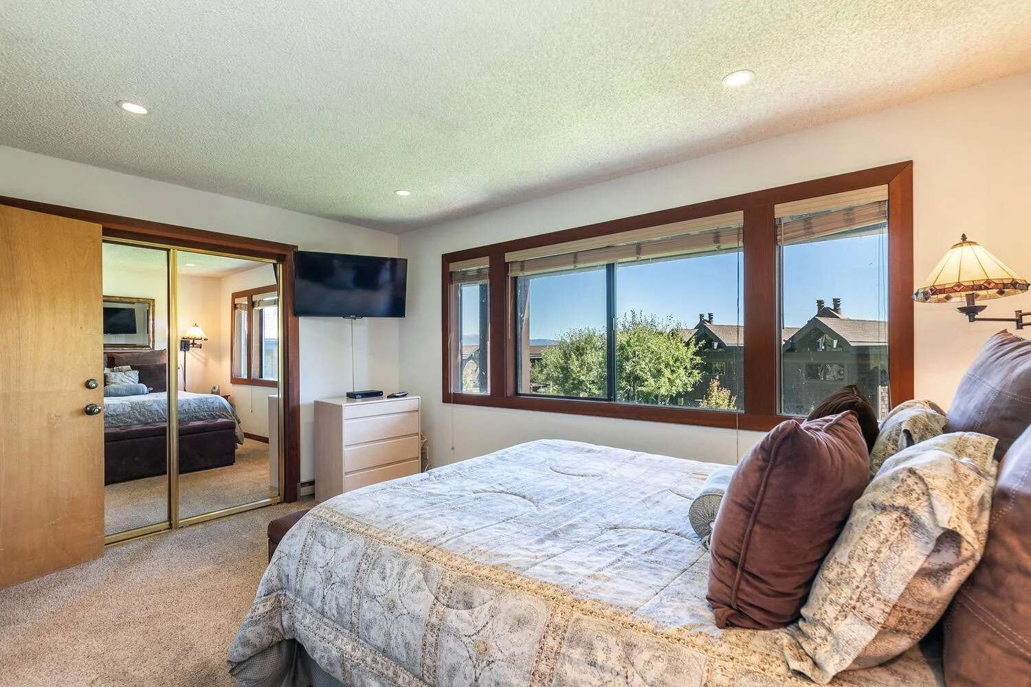 unit 14 queen bed, mirrored closet, chest of drawers
