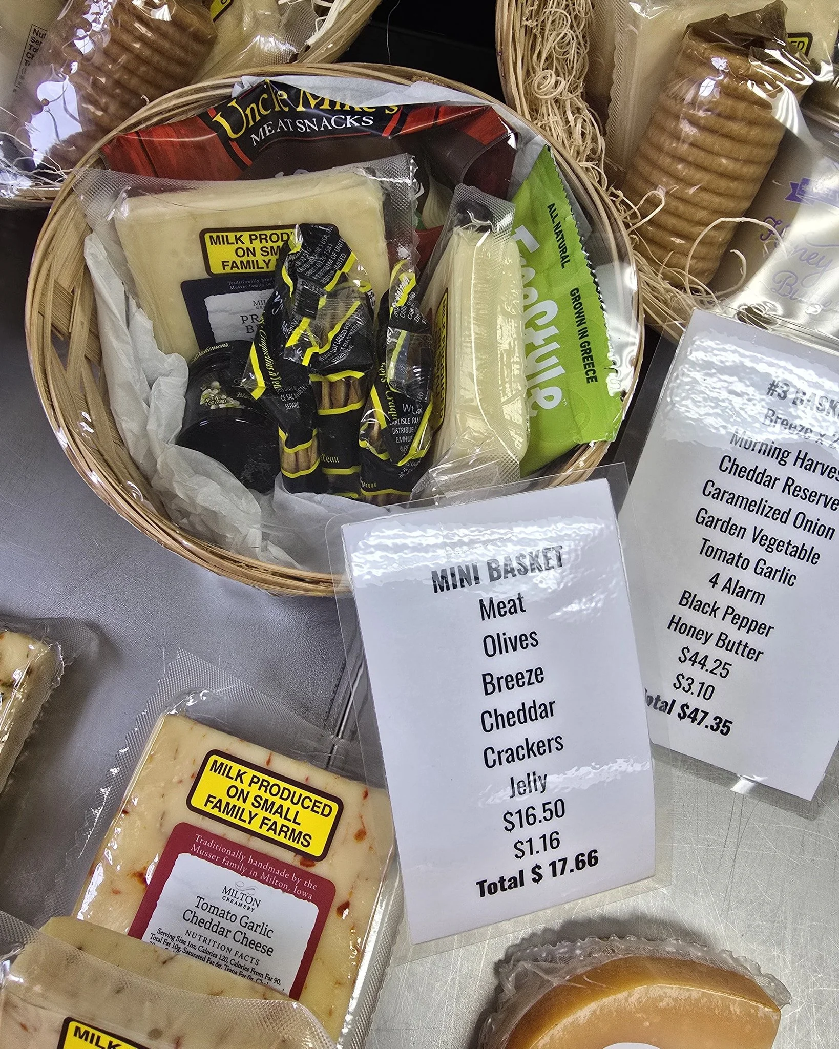 Christmas may be over but our gift baskets are perfect for your New Year Eve parties 🥳. 
A great gift for the one hosting a party, or even better great gift for yourself. Can't think a better way to ring in the New Year with cheese 😋
They are $2.50