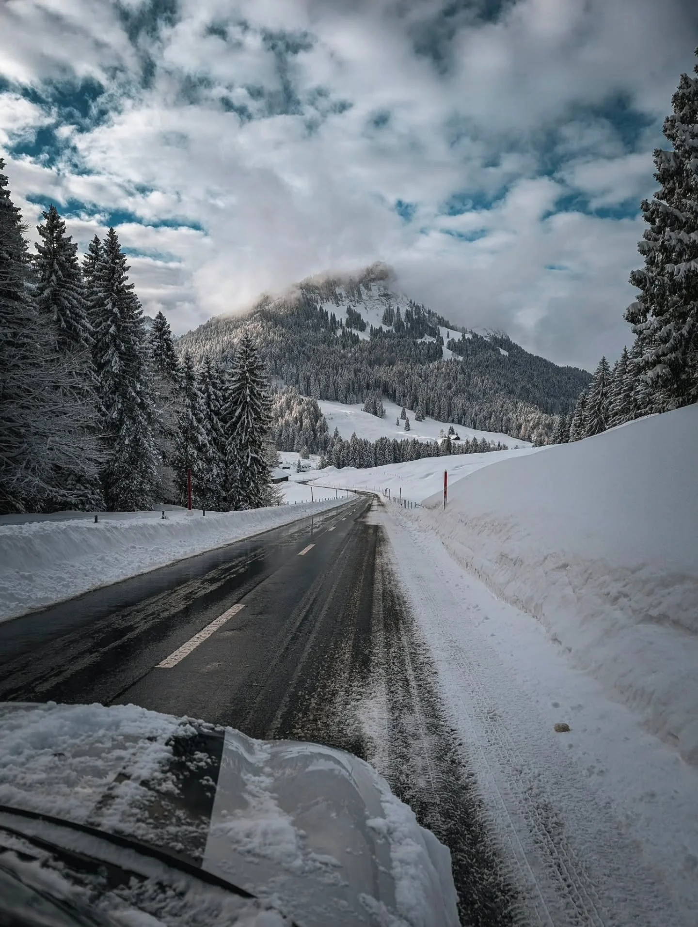 Snowed in. ❄️

#wintervibes #snowdreams #schw&auml;galp