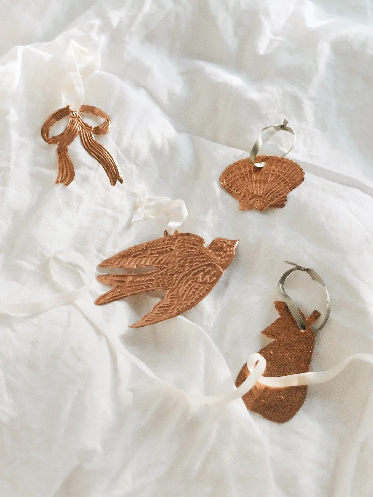 I&rsquo;ll be hosting a workshop at the @papershophelsinki Ateljee next Wednesday from 17:30 to 19:00 ✨

We&rsquo;ll be making embossed metal ornaments together, just in time for Christmas! The workshop is 55&euro; per person and includes all materia