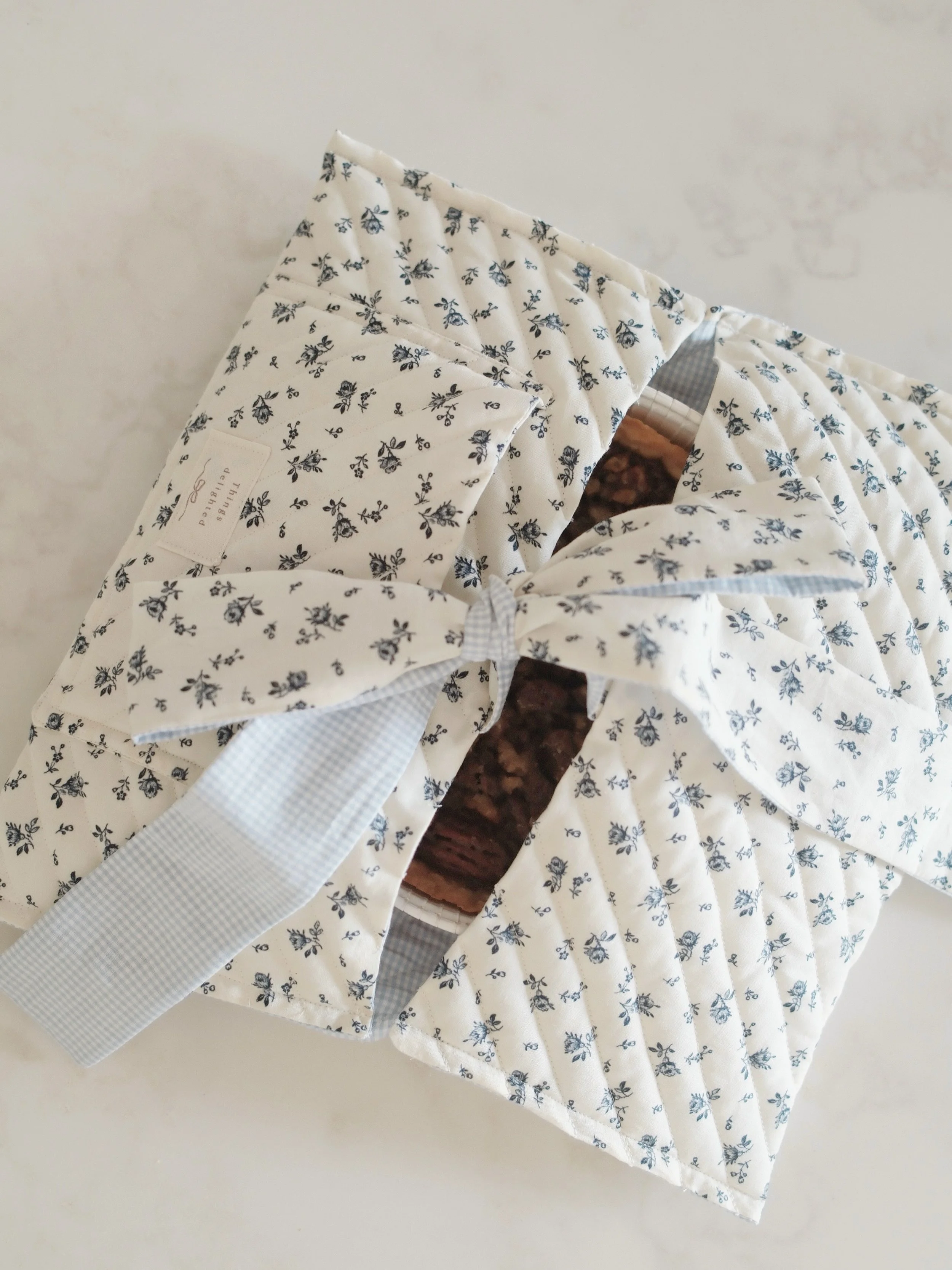 I was scrolling through my camera roll and came across these photos of a pie carrier I made last autumn but never posted about 🫐✨

This was a &ldquo;just because&rdquo; gift for a friend: a homemade pie tucked inside a cute carrier she could keep or