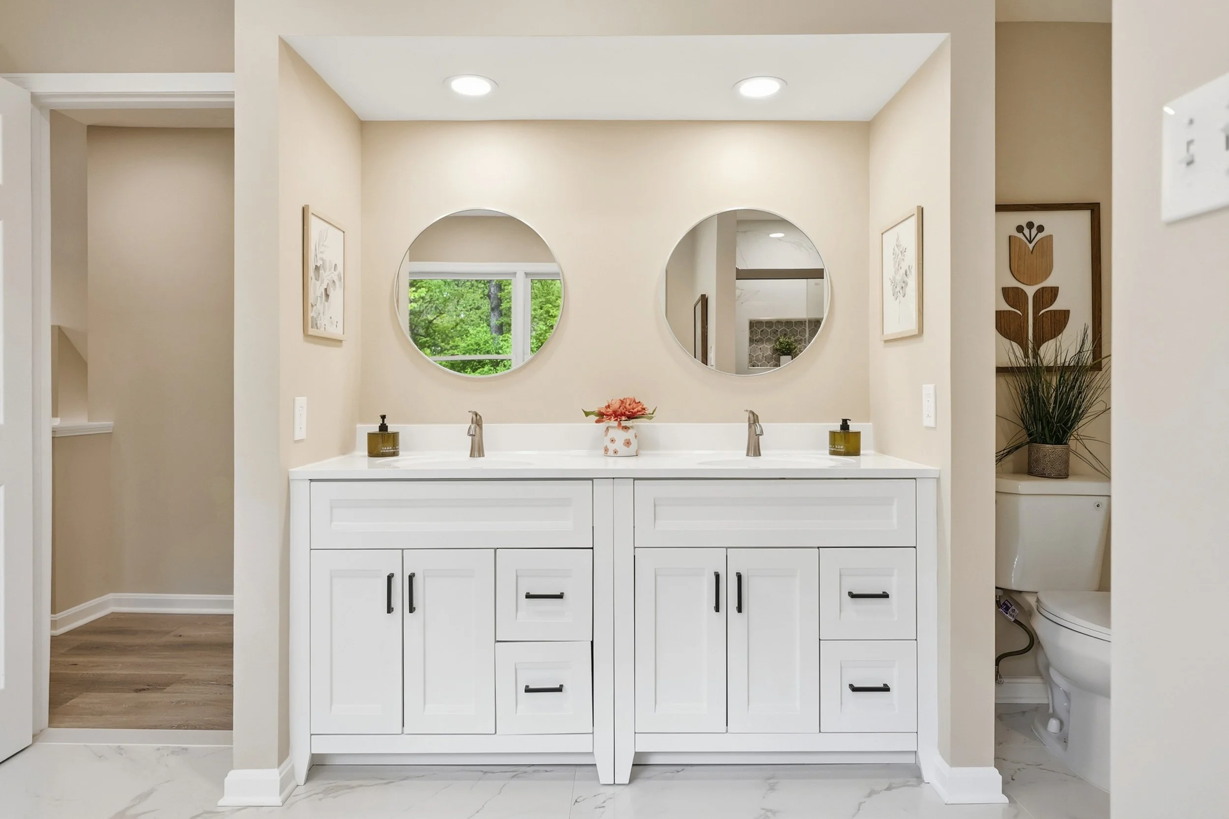 Bright bathroom photographed by a Martinsburg West Virginia real estate photographer