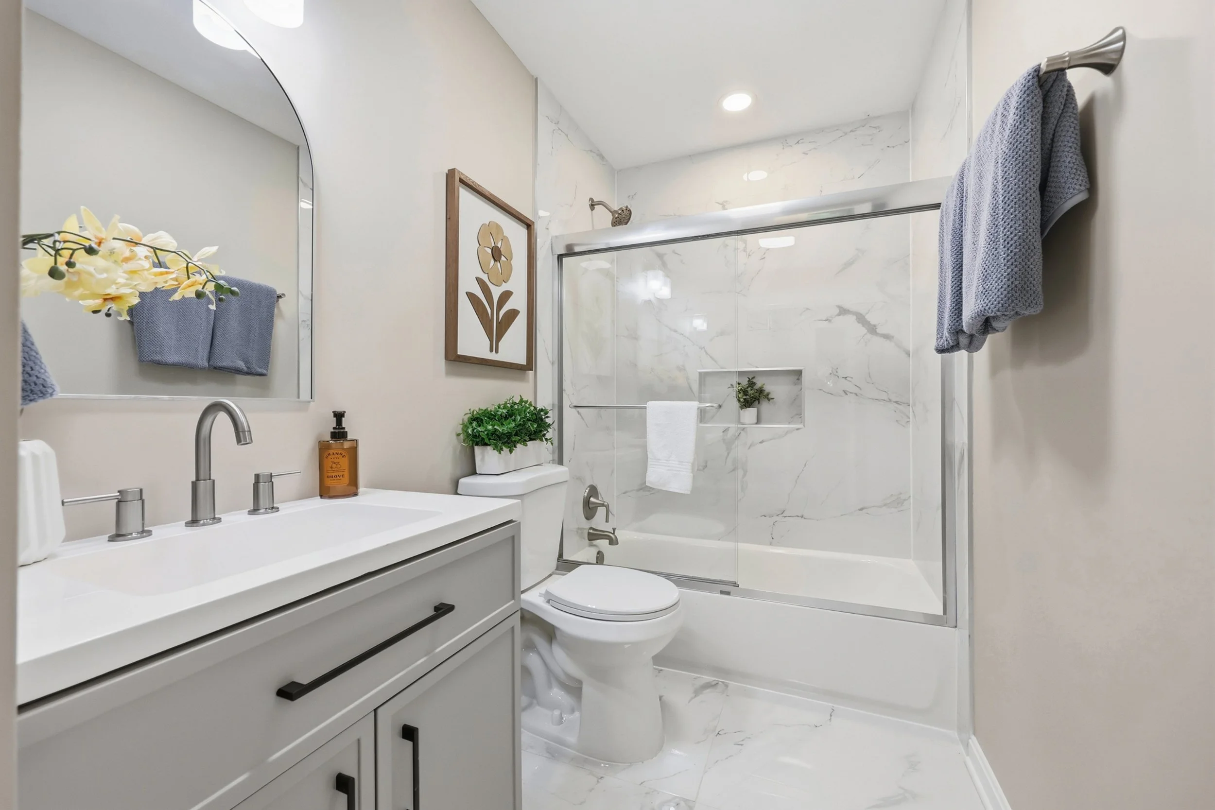 Bright bathroom photographed by a Martinsburg West Virginia real estate photographer