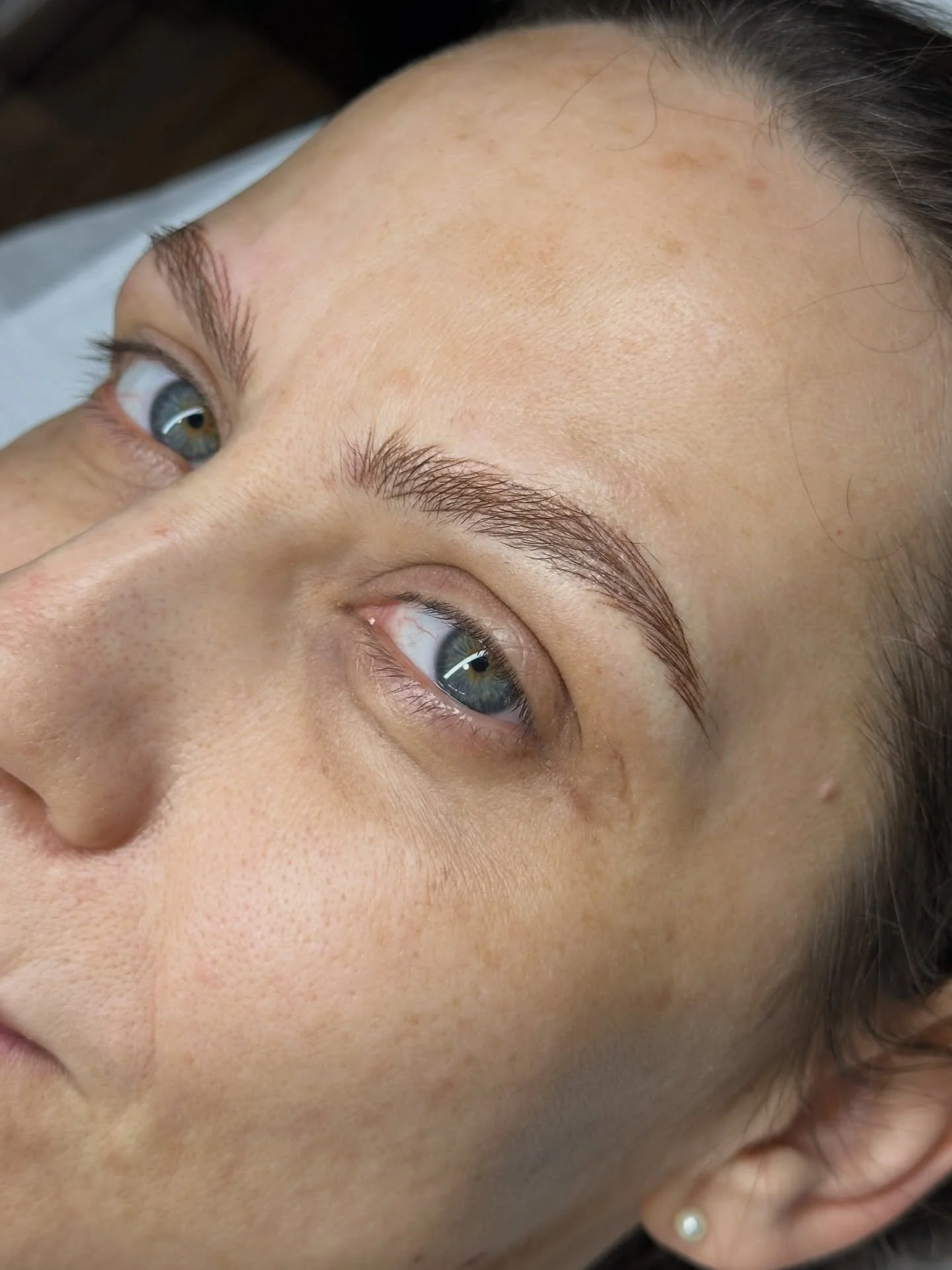 Looking for a natural enhancement your brows? Hairstroke SPMU is the choice for you! 😍 

My client doesn&rsquo;t usually wear much makeup and wanted her brows to be fuller without looking &ldquo;done up&rdquo; - I think we achieved the goal here 💓 