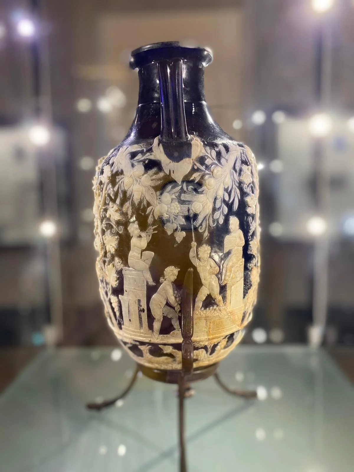 Naples MANN Blue Glass Vase of Pompei.jpg