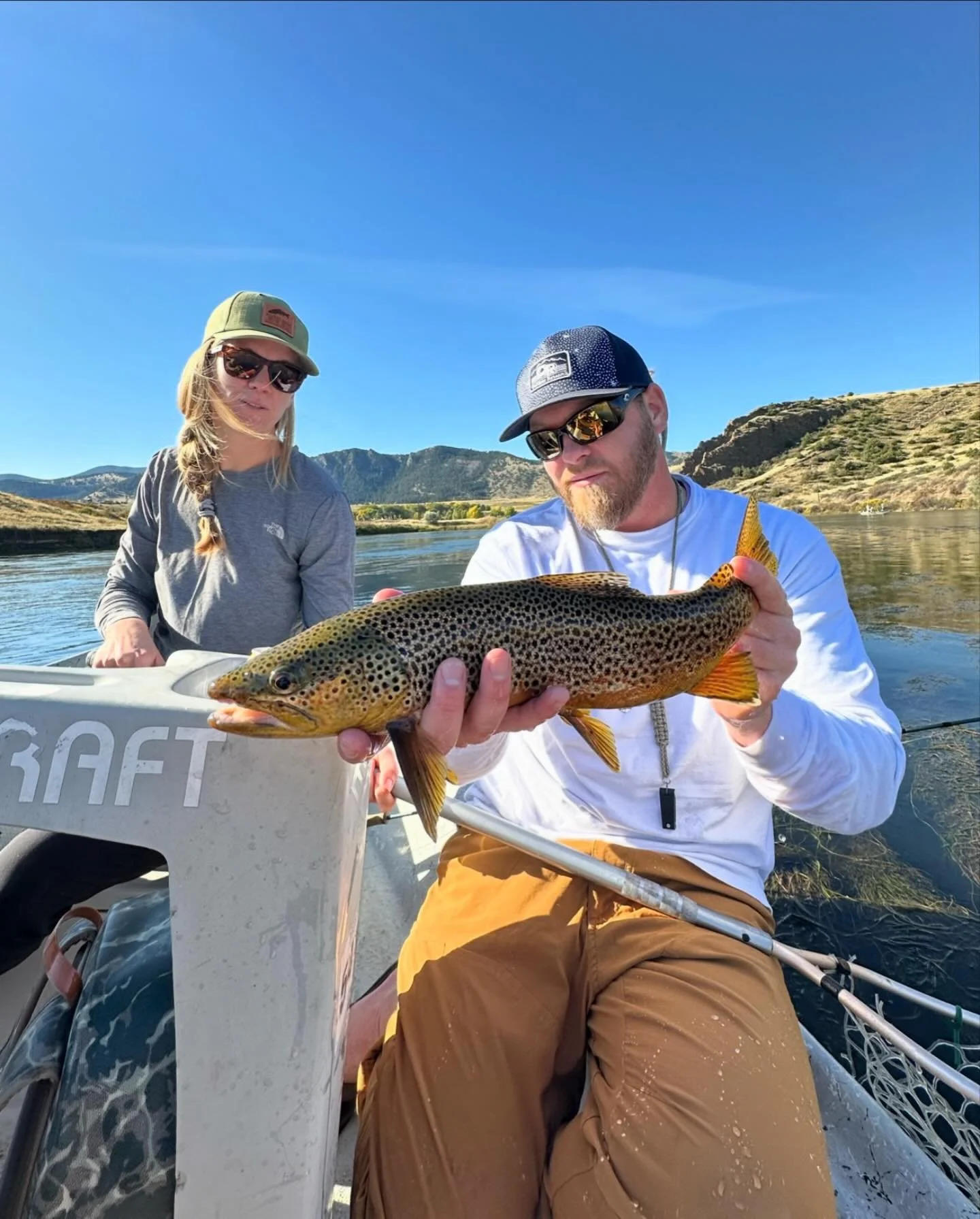 Not even the October Craig crud could slow down @jessiefaucette and @bfaucette57. @kayelenehorne and @mch0507 weren&rsquo;t so lucky! 

#norovirussucks #browntrout #flyfishing #montana #clackacraft #rising3474