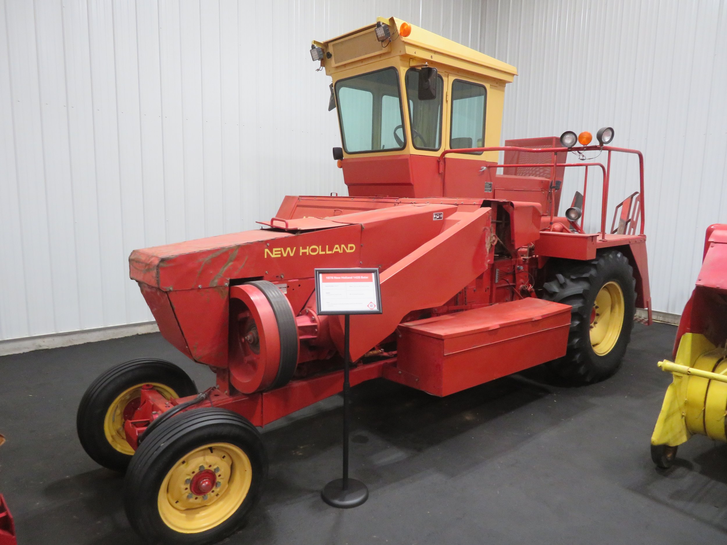 1970 New Holland 1425 Self-Propelled Baler
